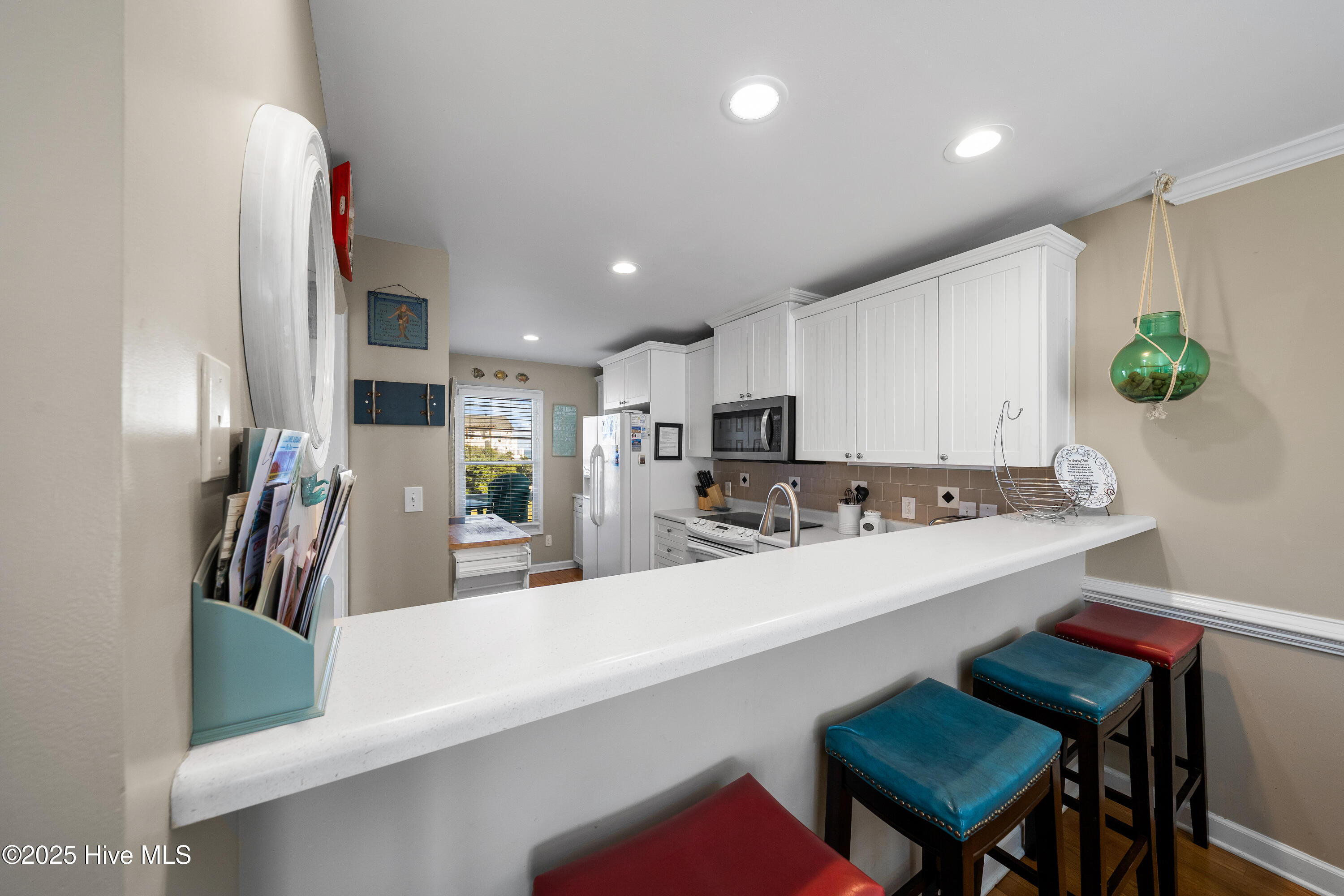 100532261 | Photo 24