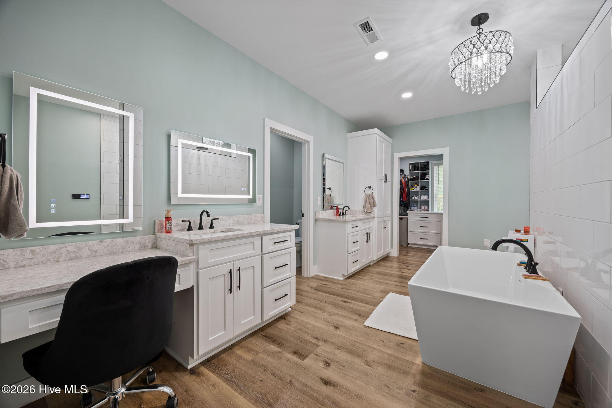 100563547 | Photo 15