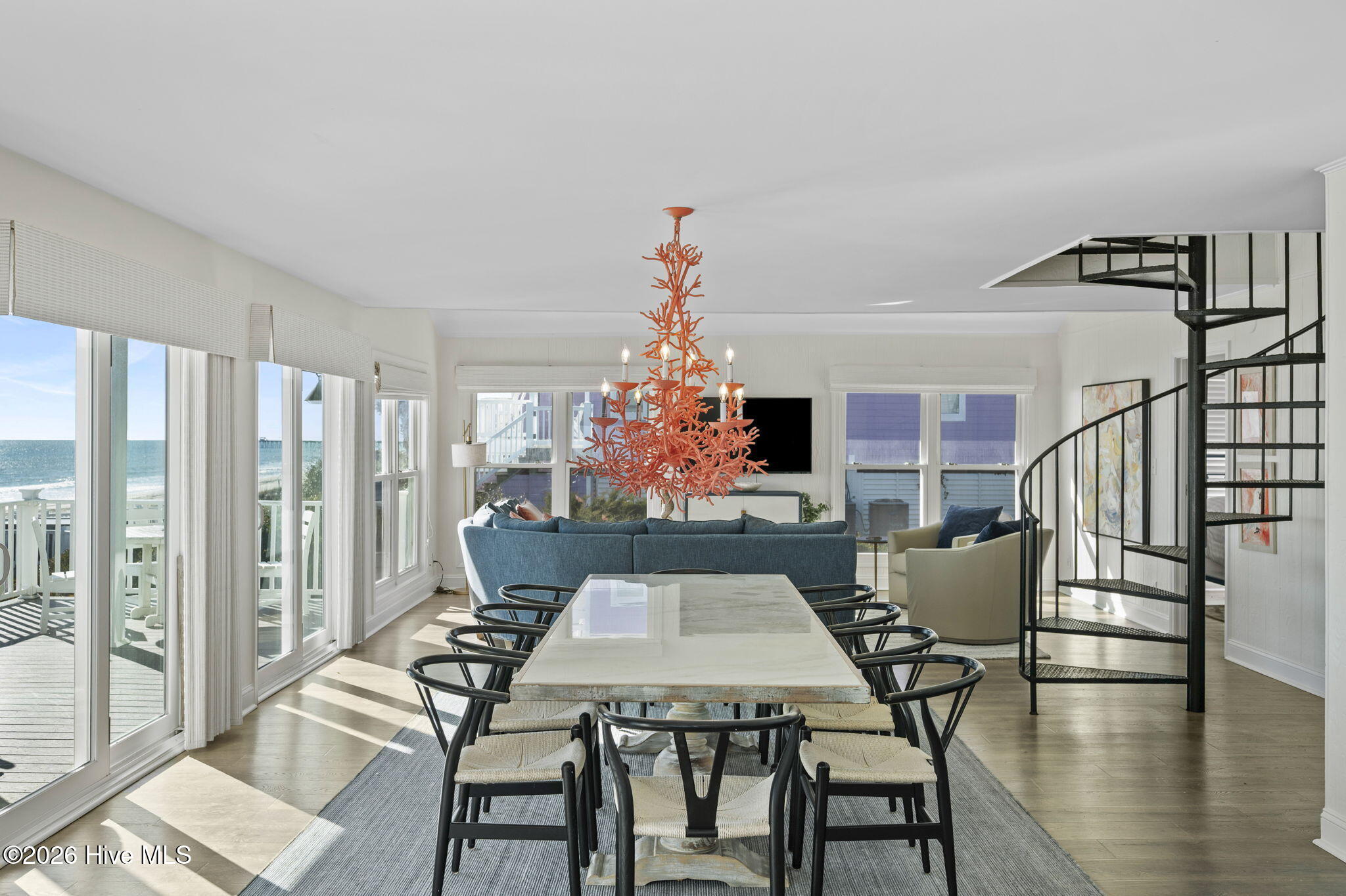 100552942 | Photo 12