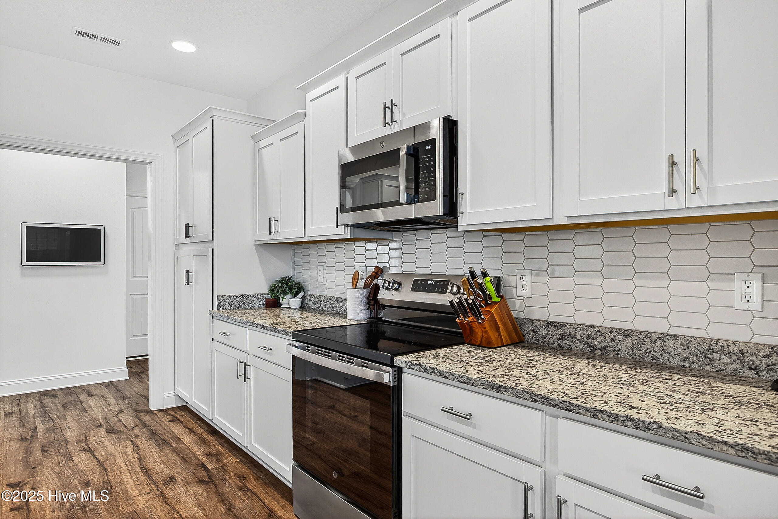 100542531 | Photo 16