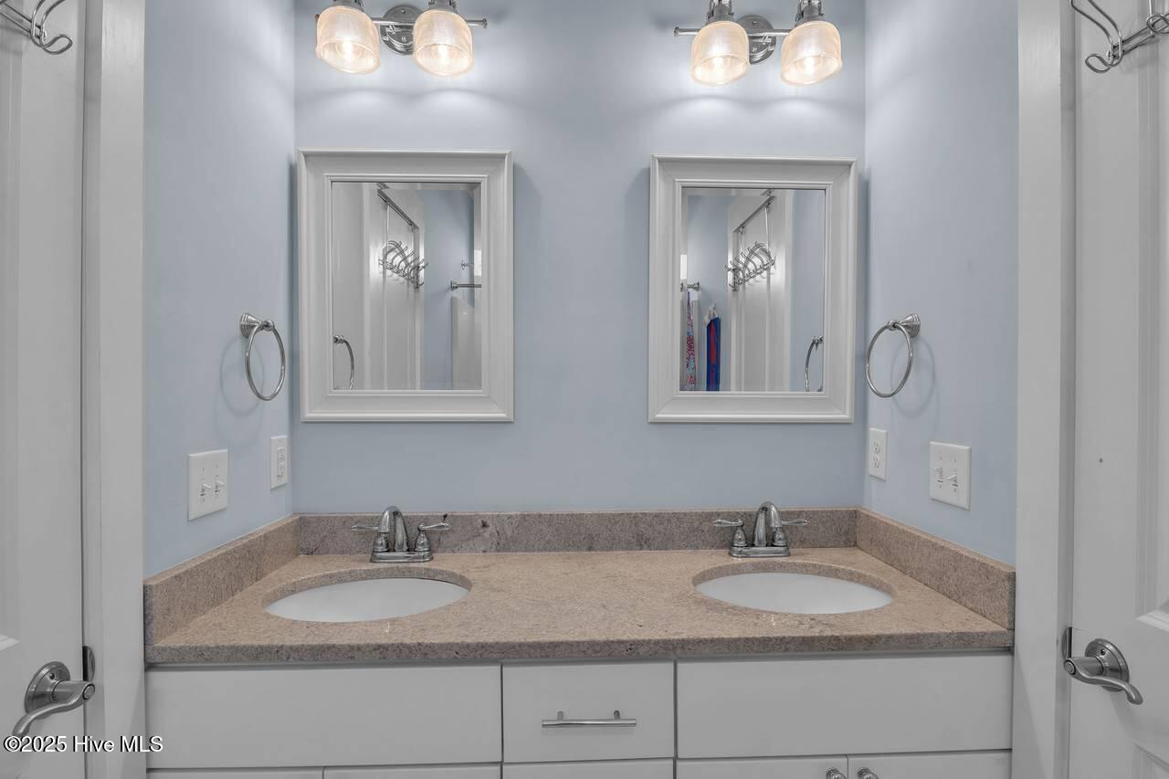 100543948 | Photo 29