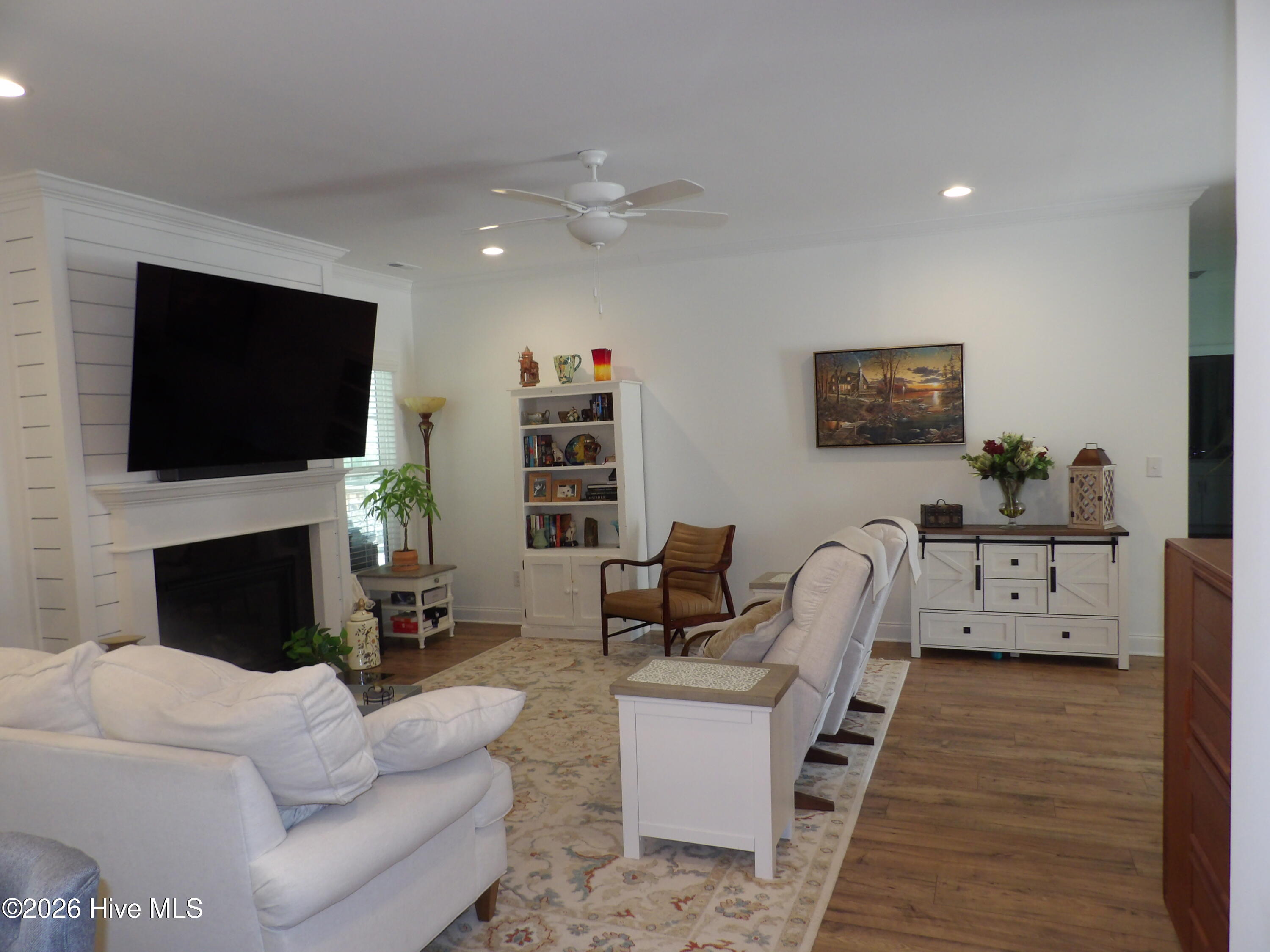 100561891 | Photo 12