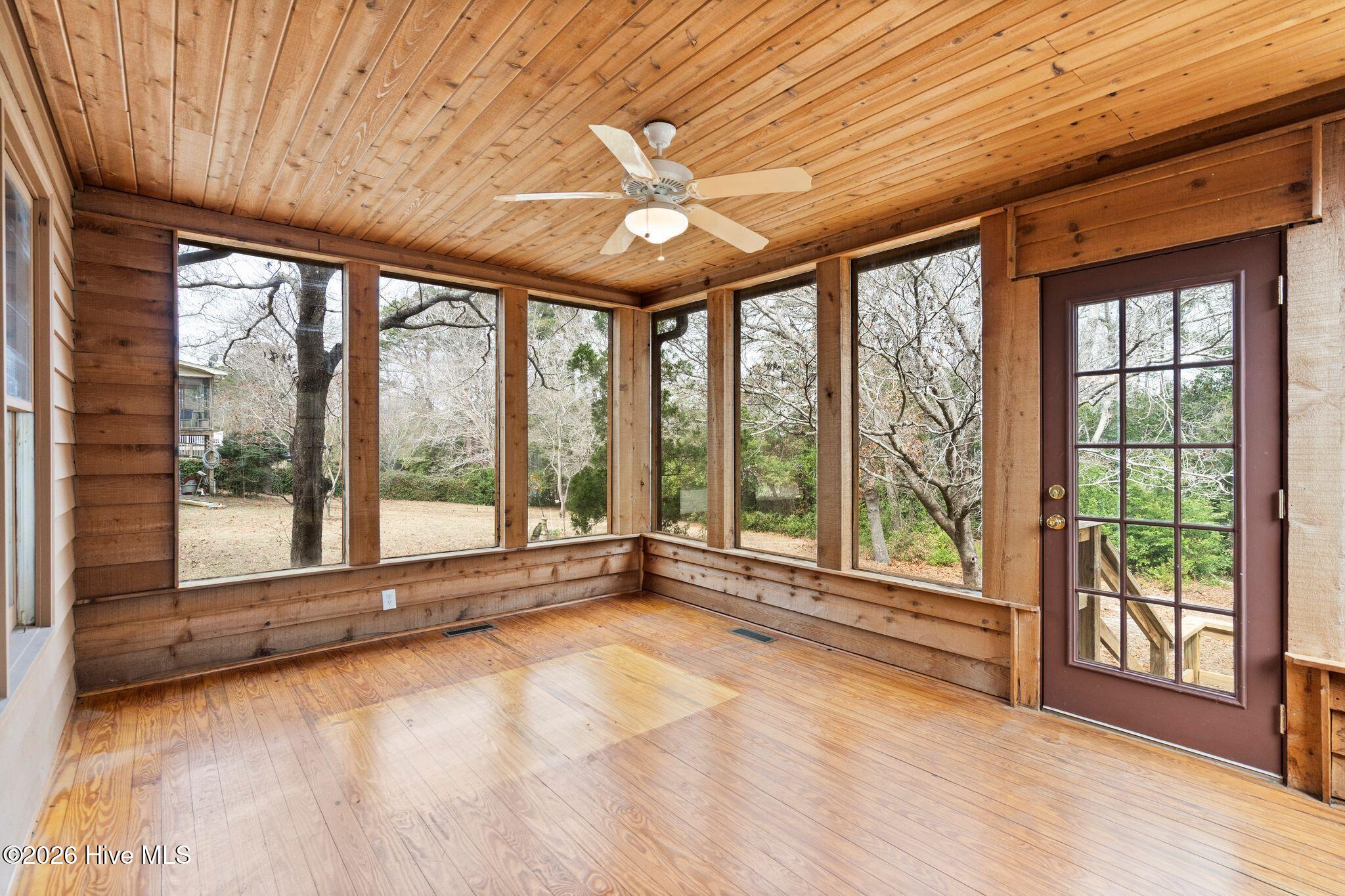 100555910 | Photo 41