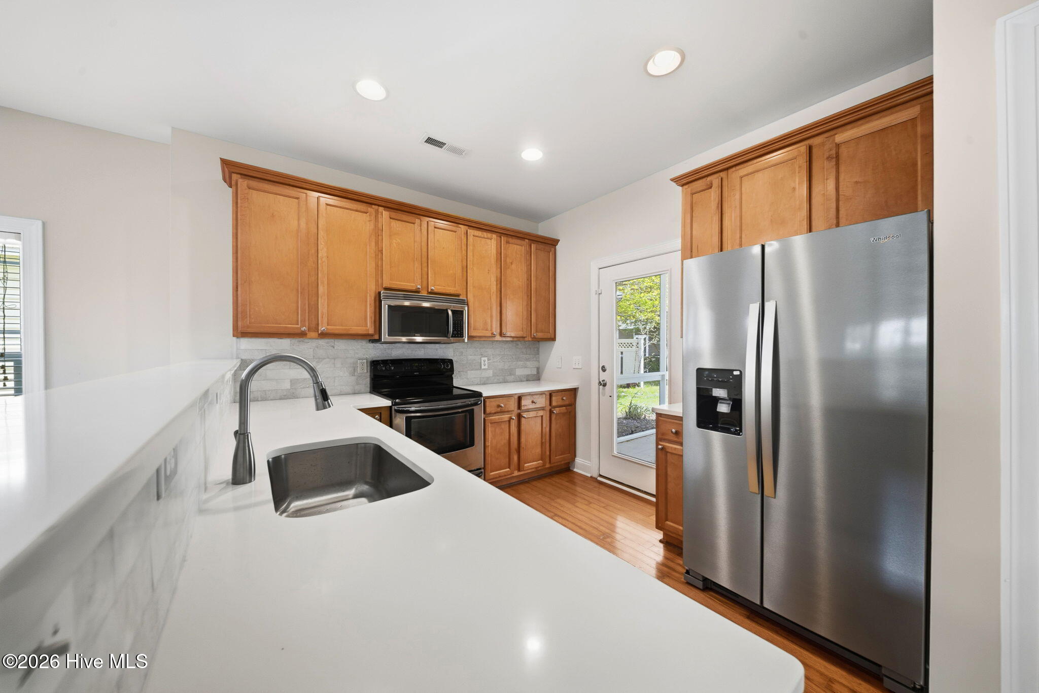 100566234 | Photo 23