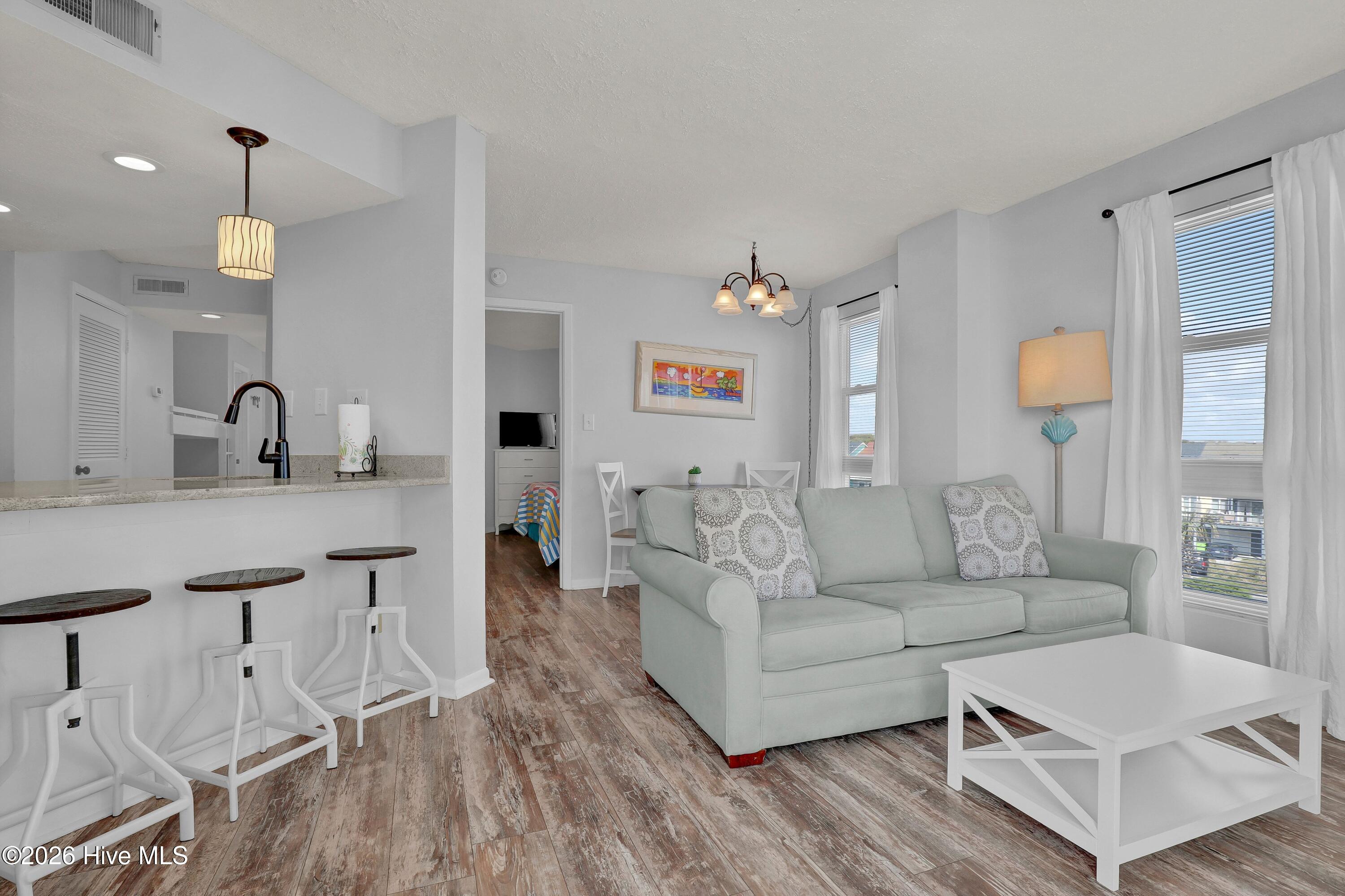 100565249 | Photo 12