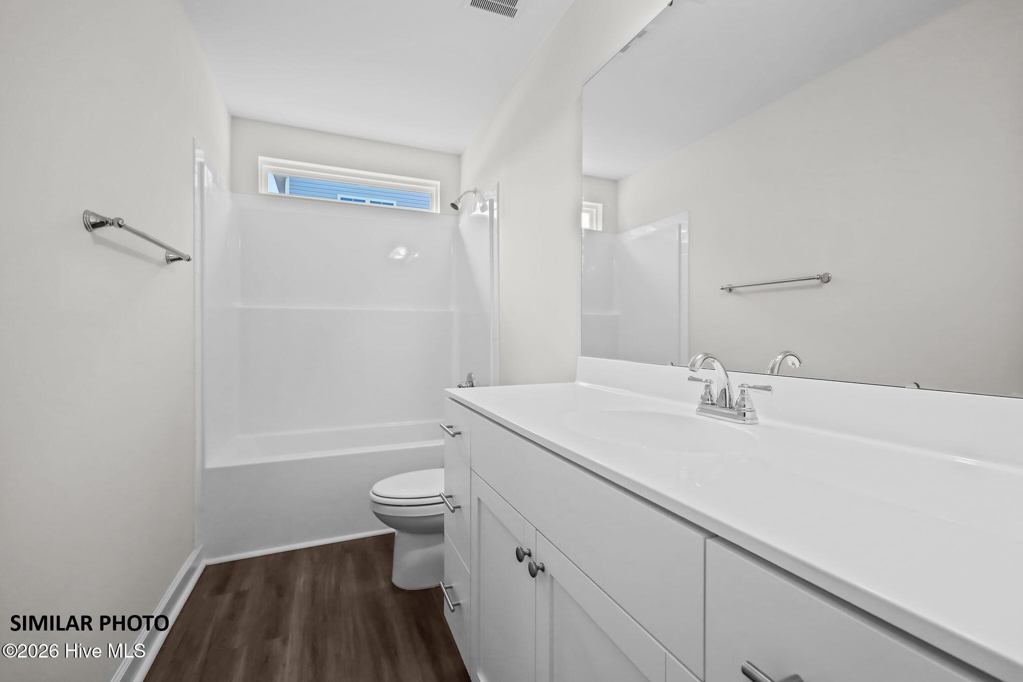 100566492 | Photo 11