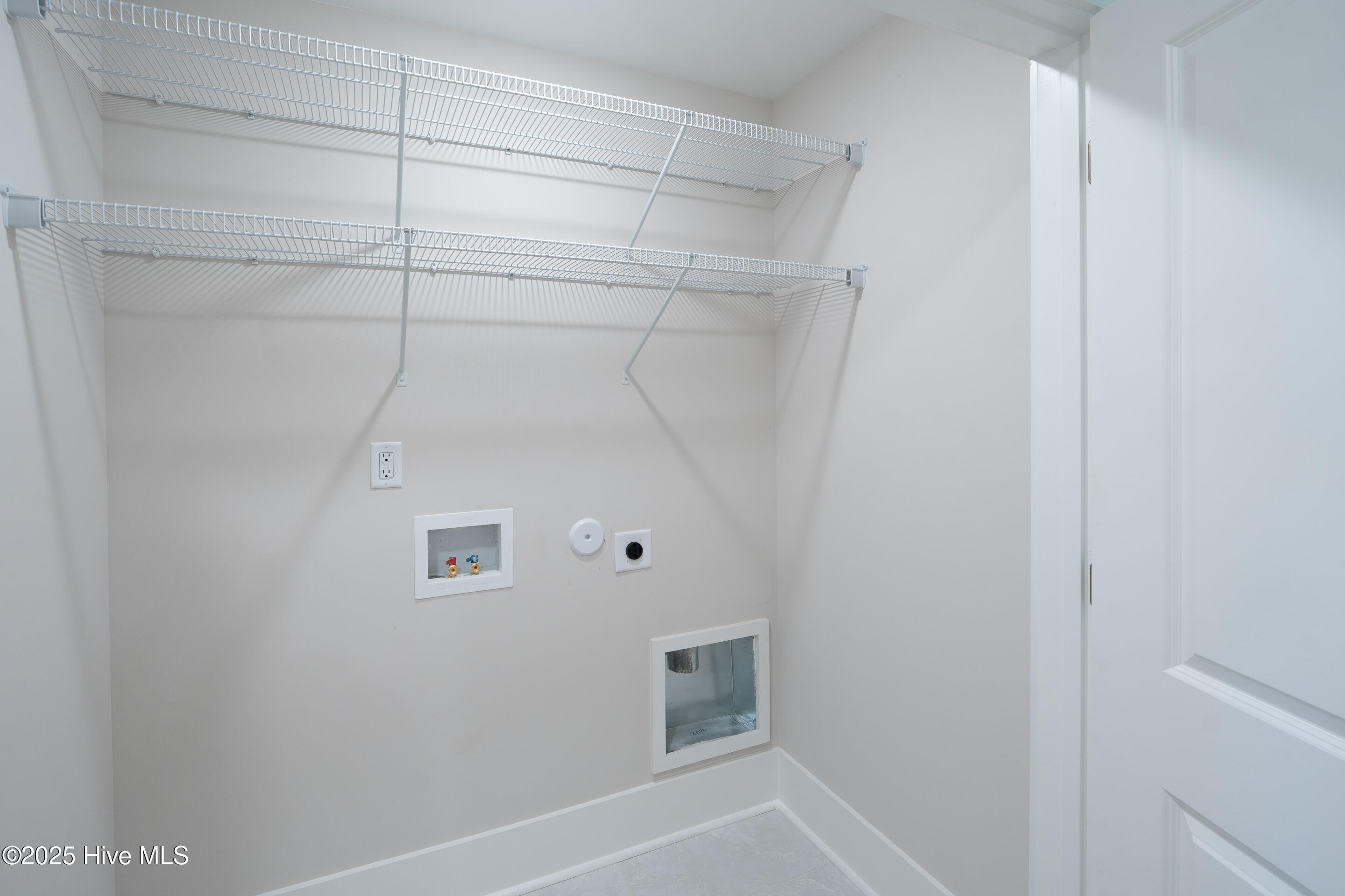 100548695 | Photo 31