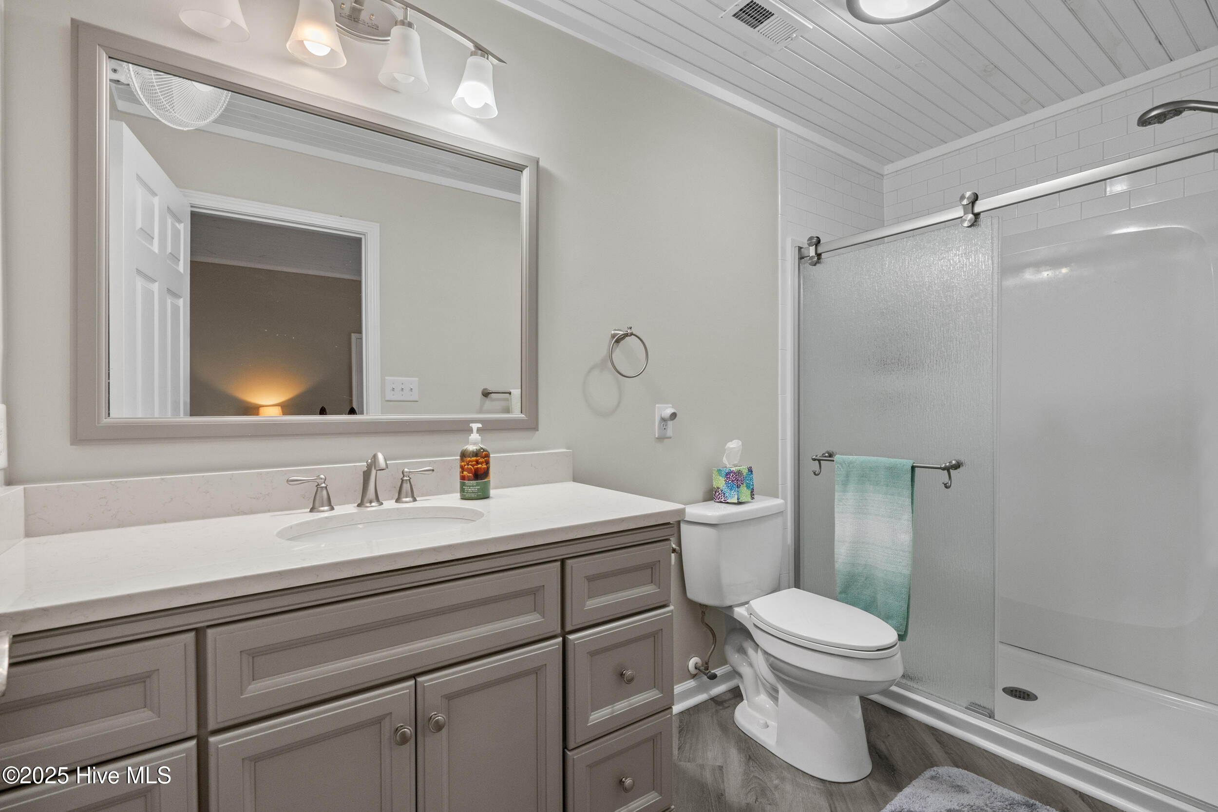 100542117 | Photo 20