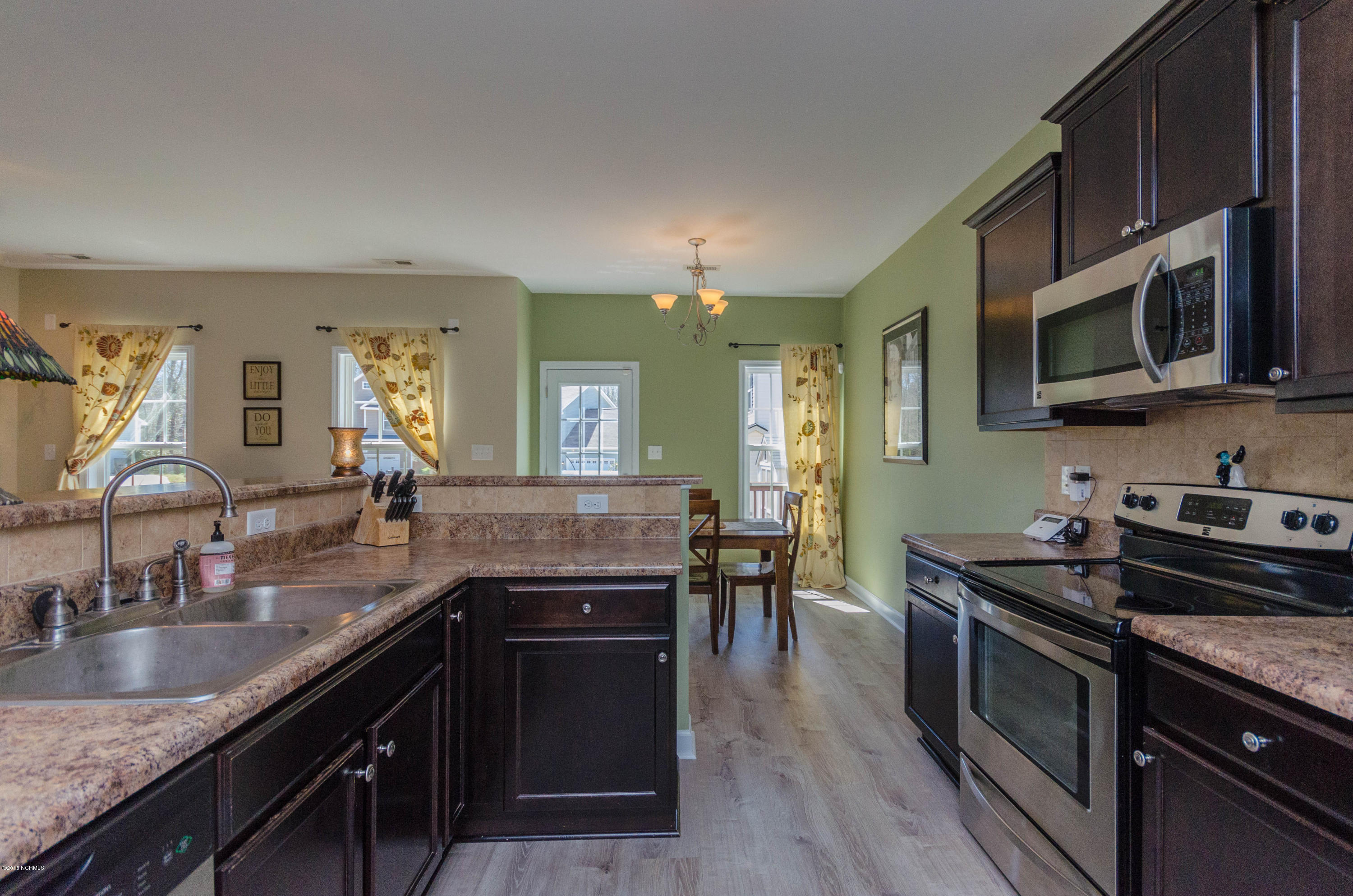 100553700 | Photo 11