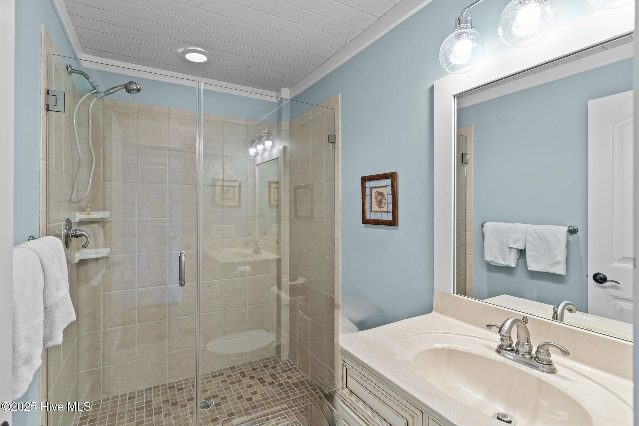 100526734 | Photo 26