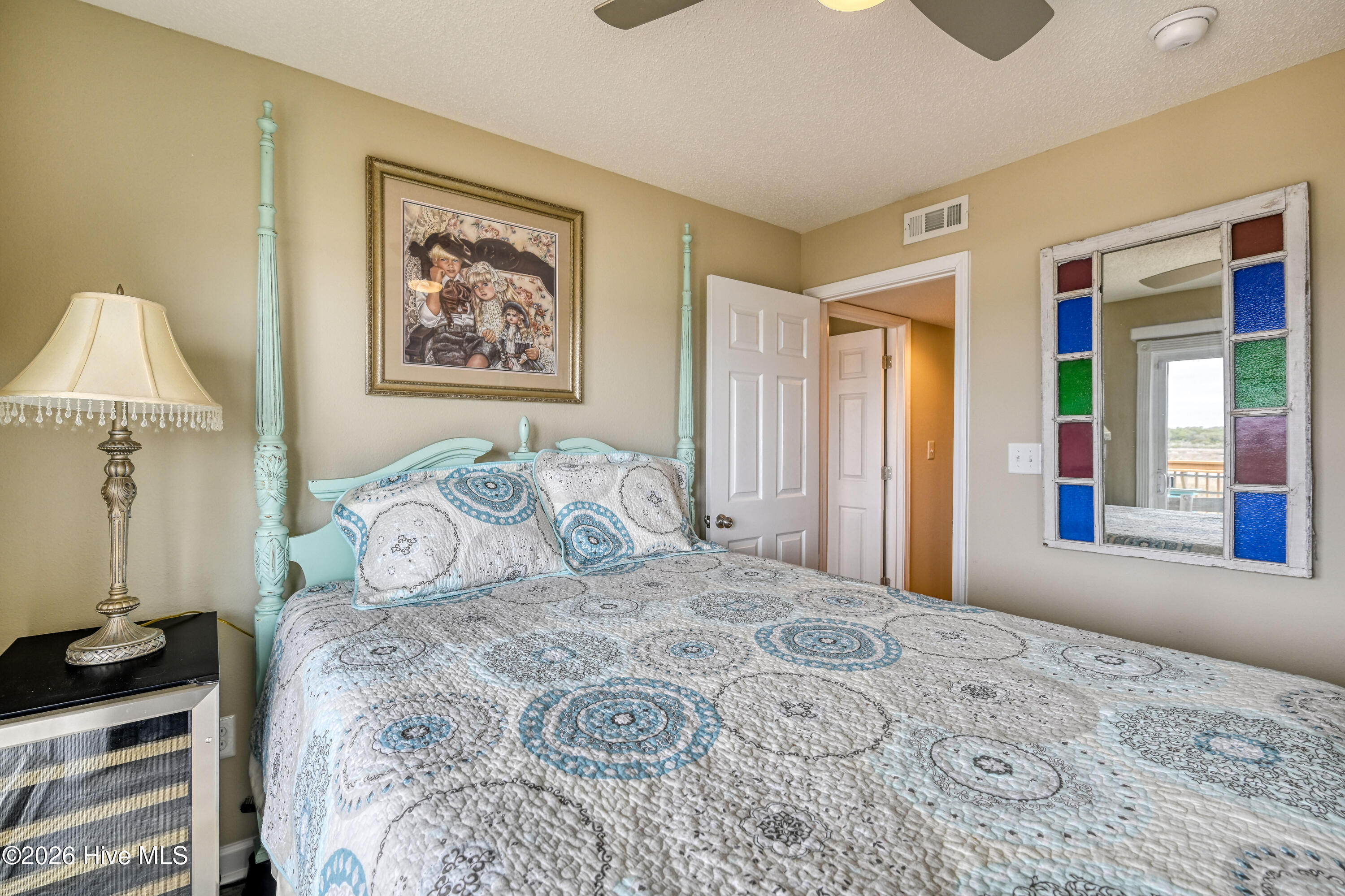 100558069 | Photo 51