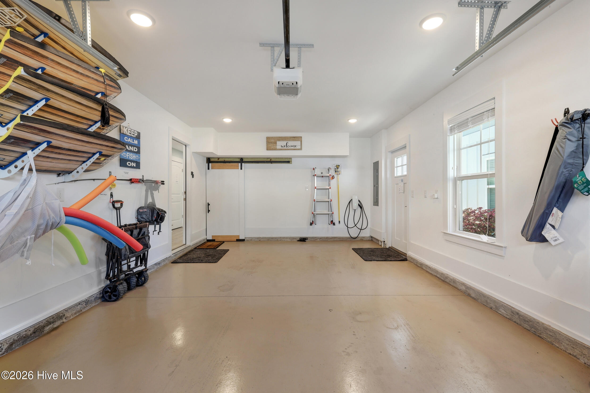 100563355 | Photo 35