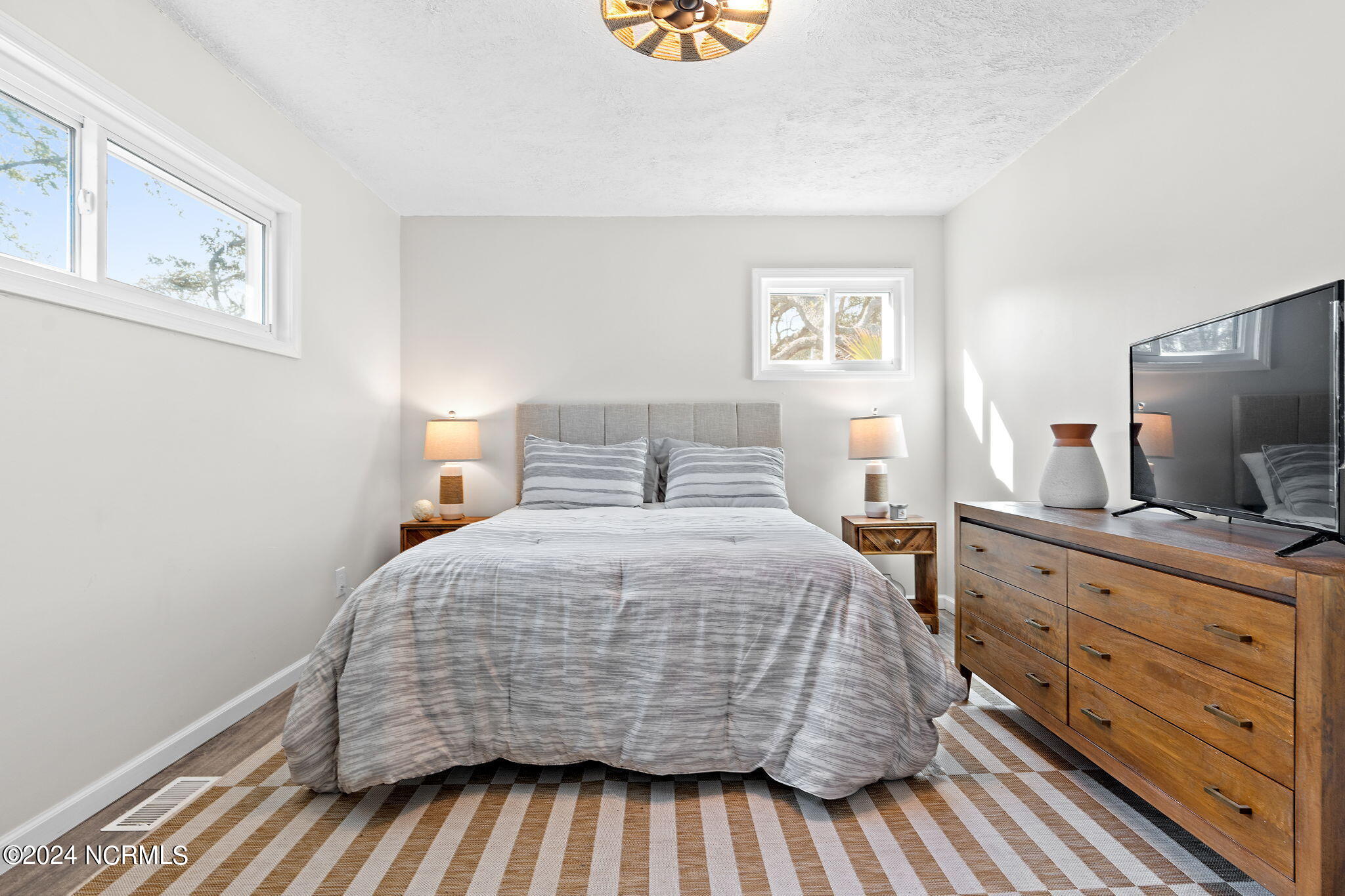 100566764 | Photo 21