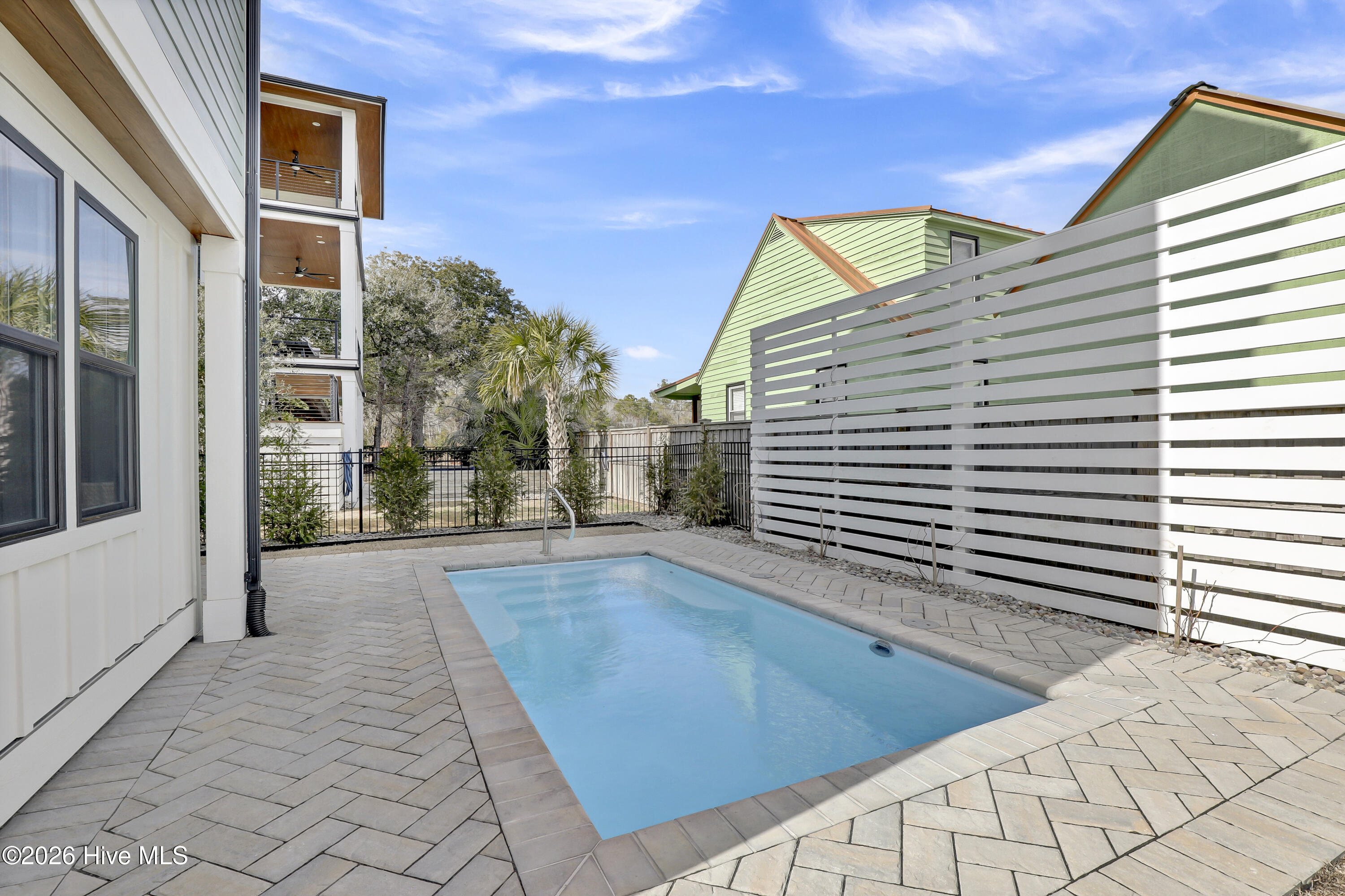 100554929 | Photo 23