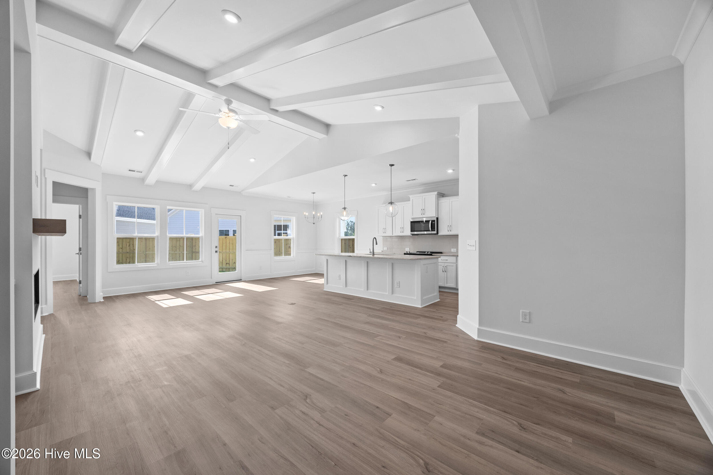 100551079 | Photo 12