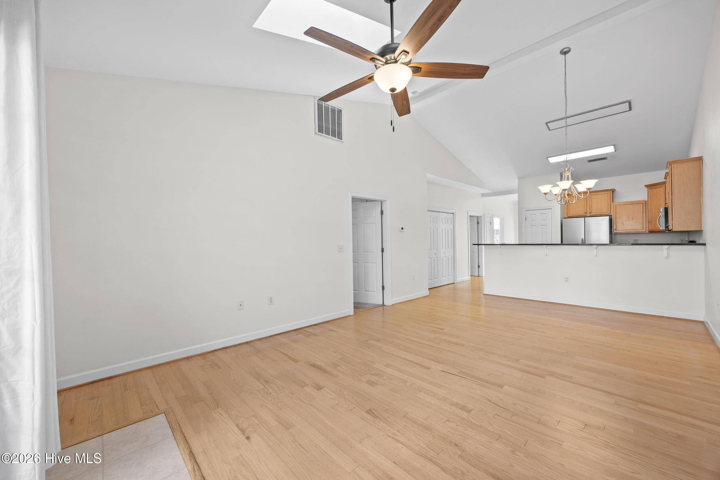 100566827 | Photo 20