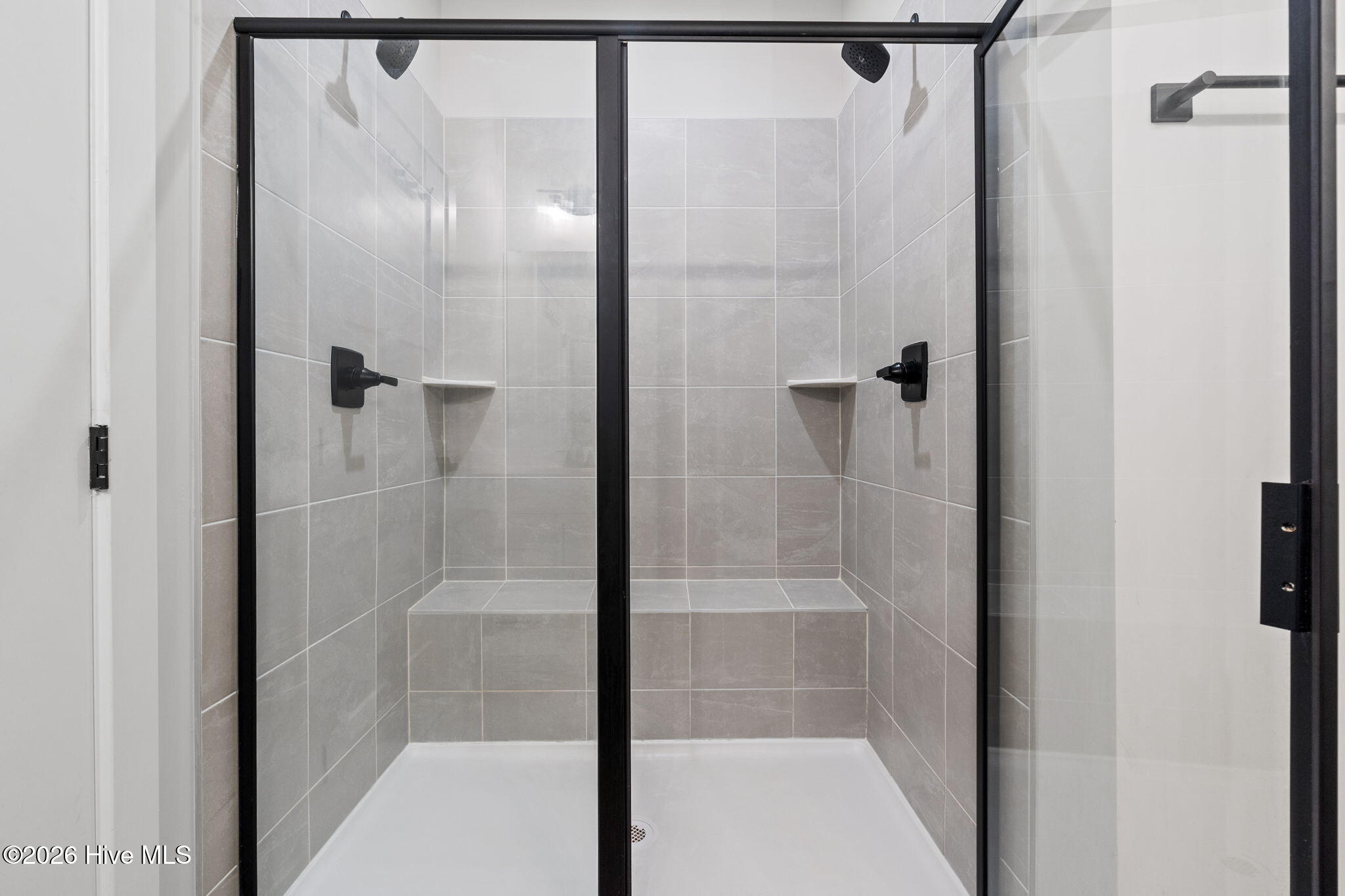 100550321 | Photo 25