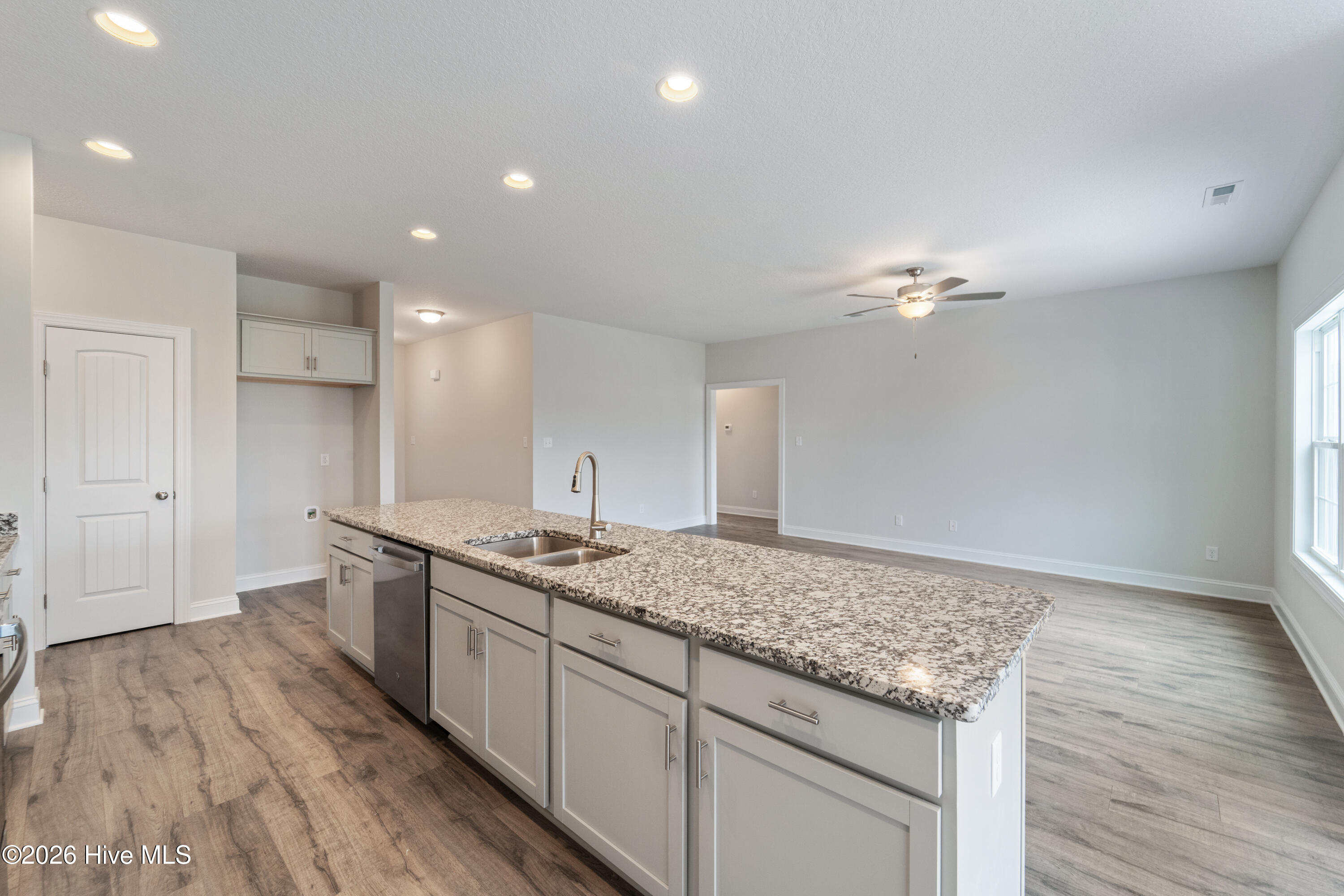 100523498 | Photo 11