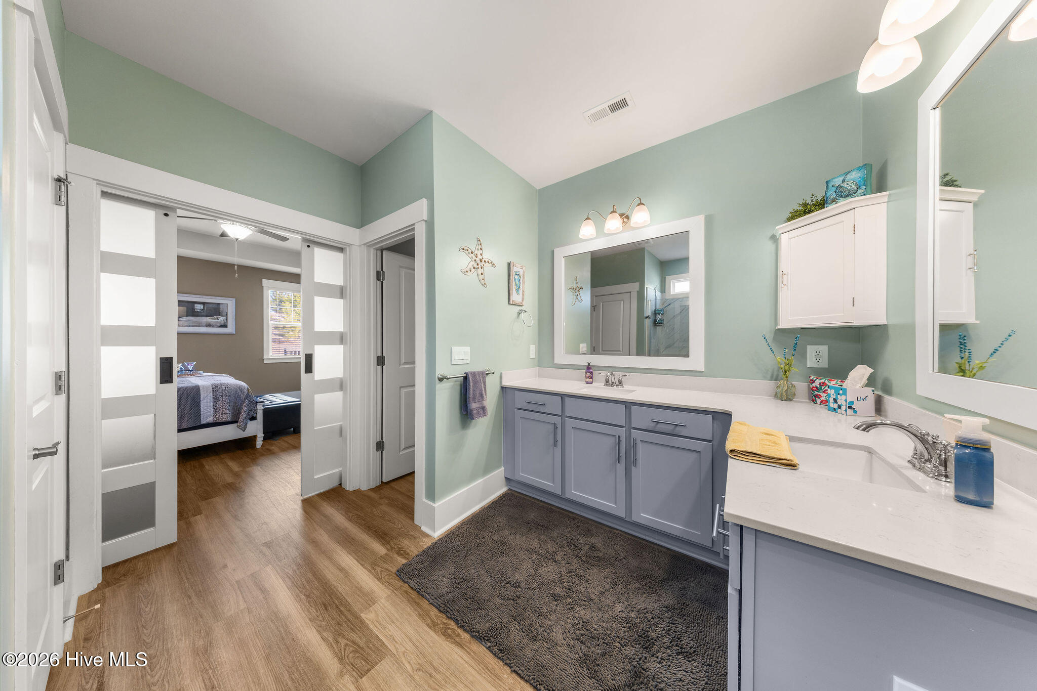 100554003 | Photo 39