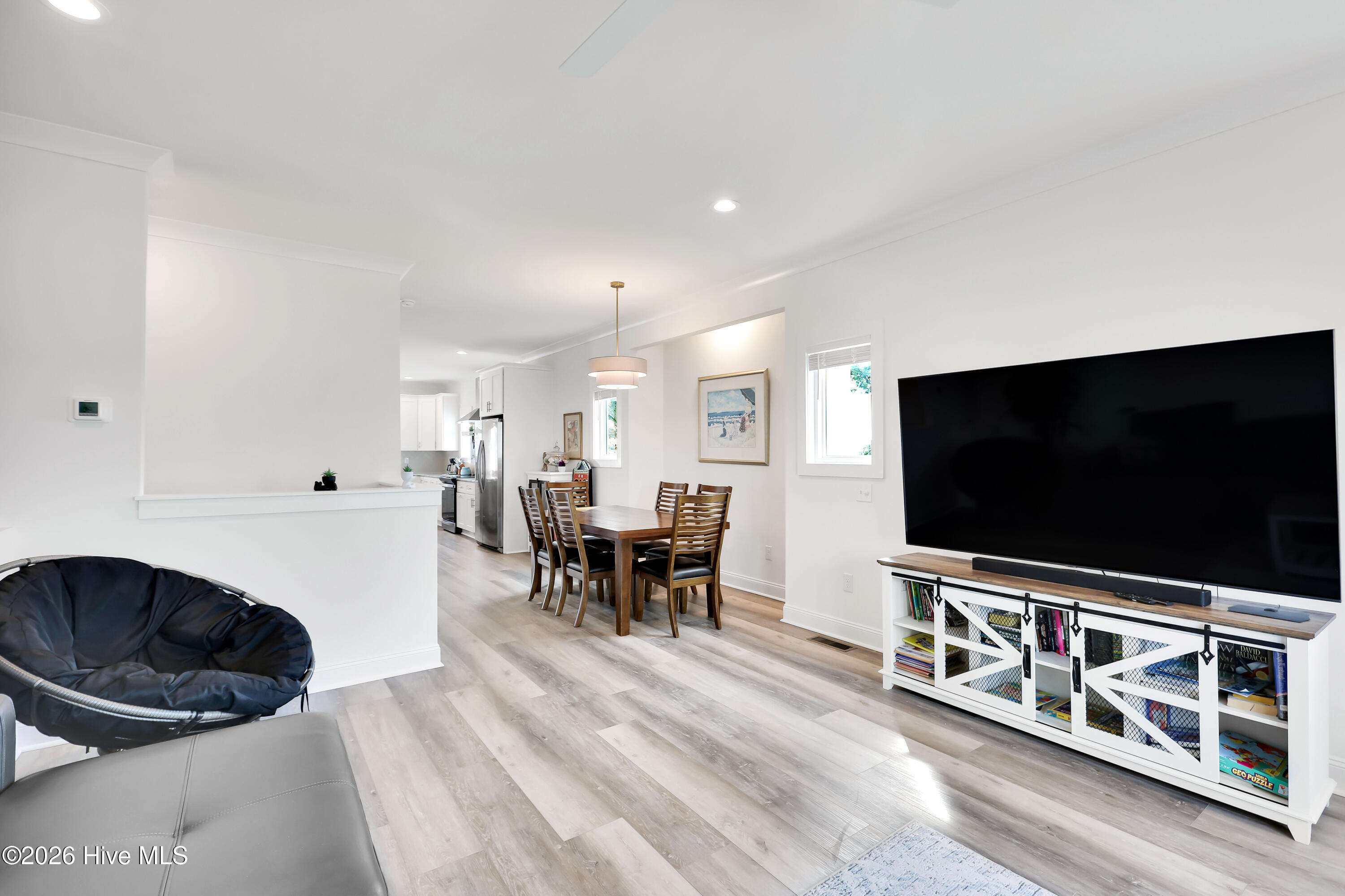 100557006 | Photo 24