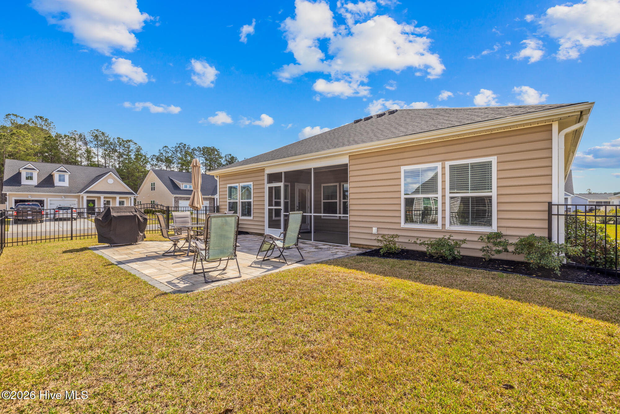 100562008 | Photo 28