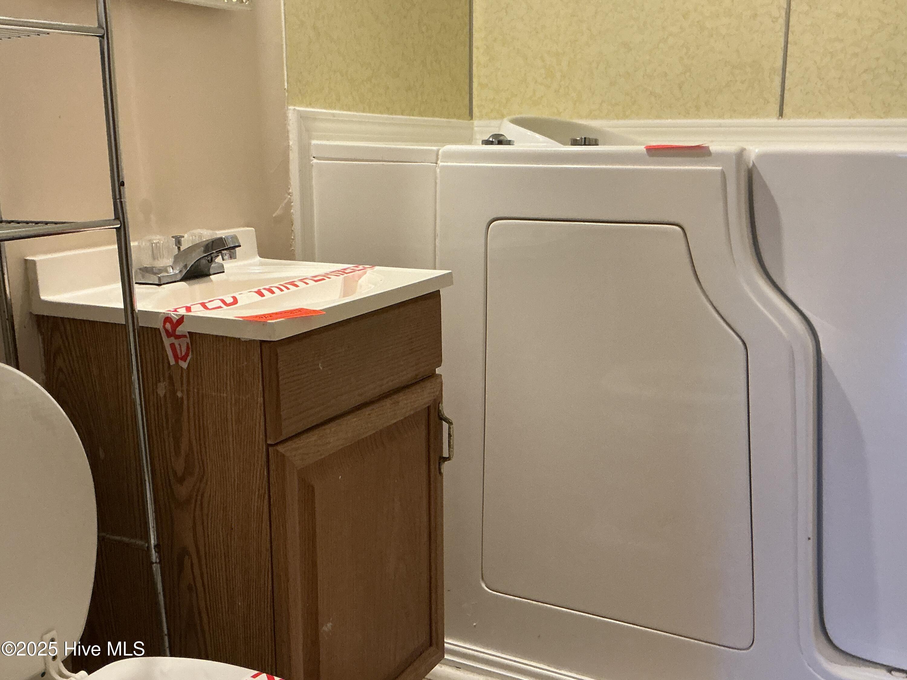 100548124 | Photo 12