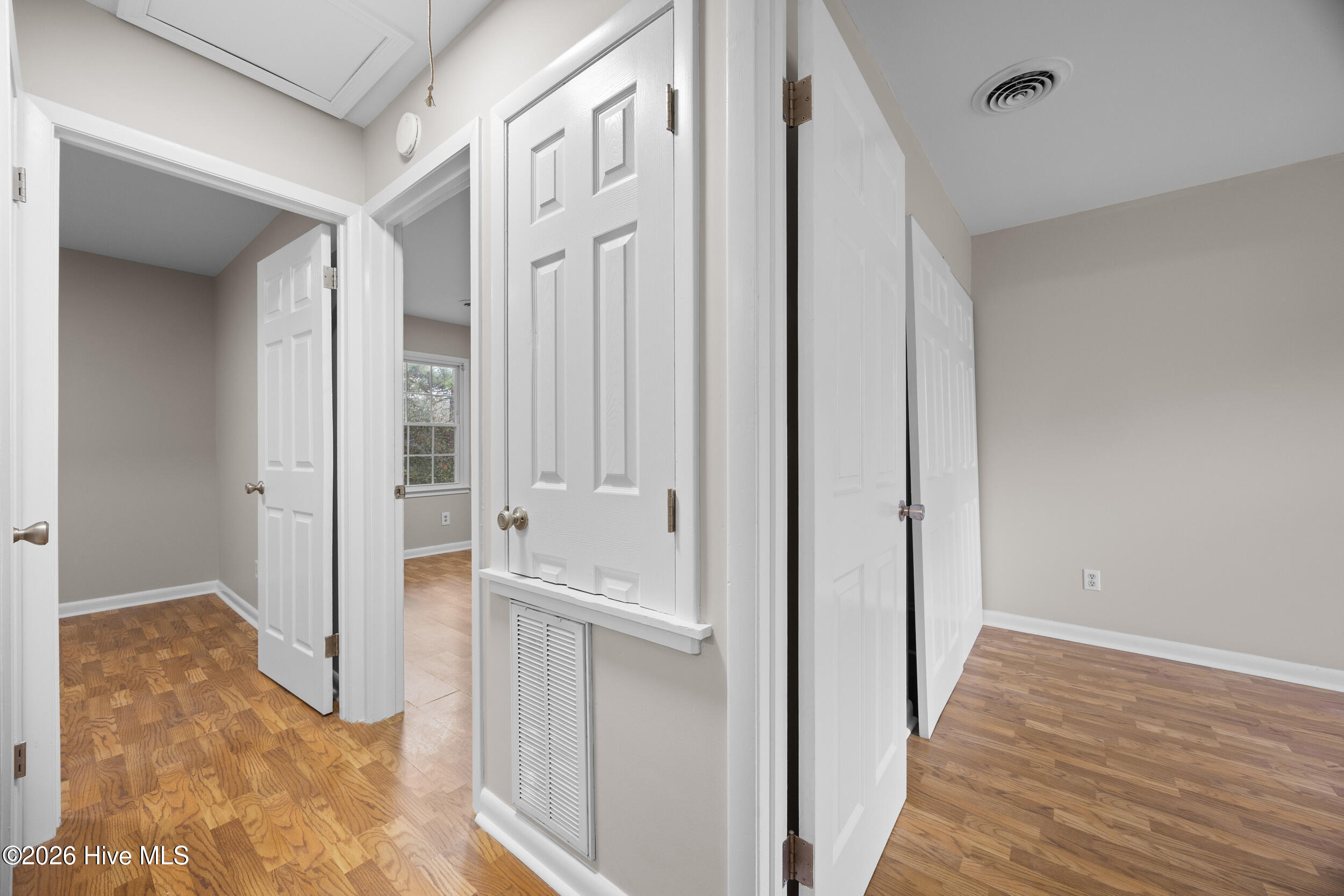 100551778 | Photo 18