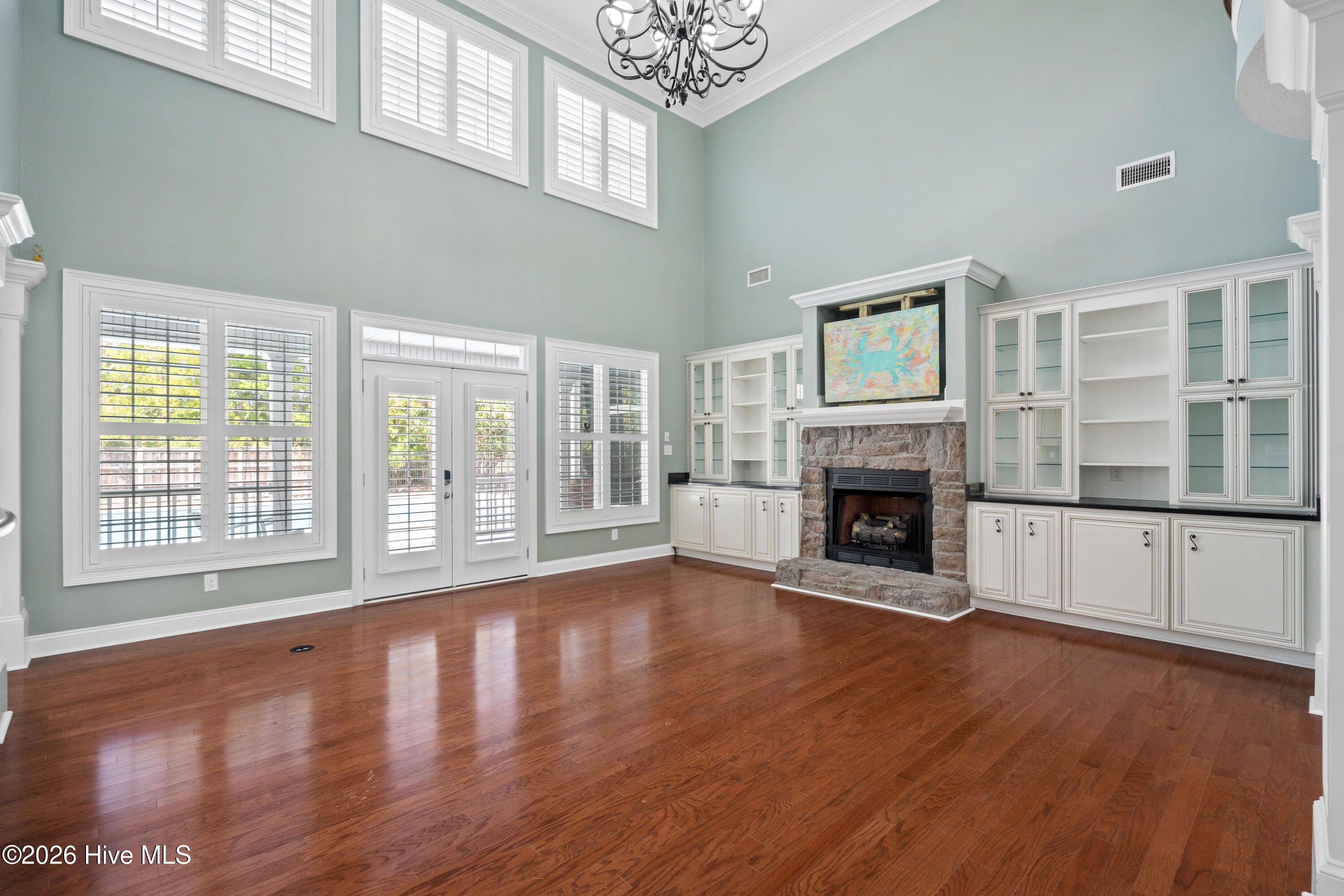 100565289 | Photo 12