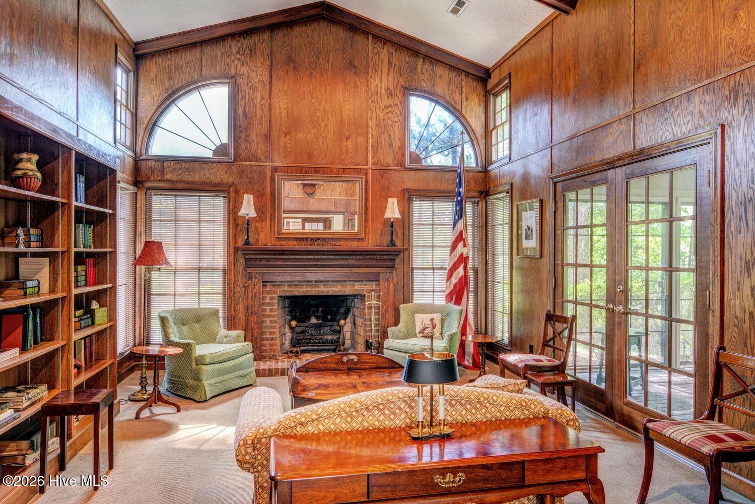 100569020 | Photo 35