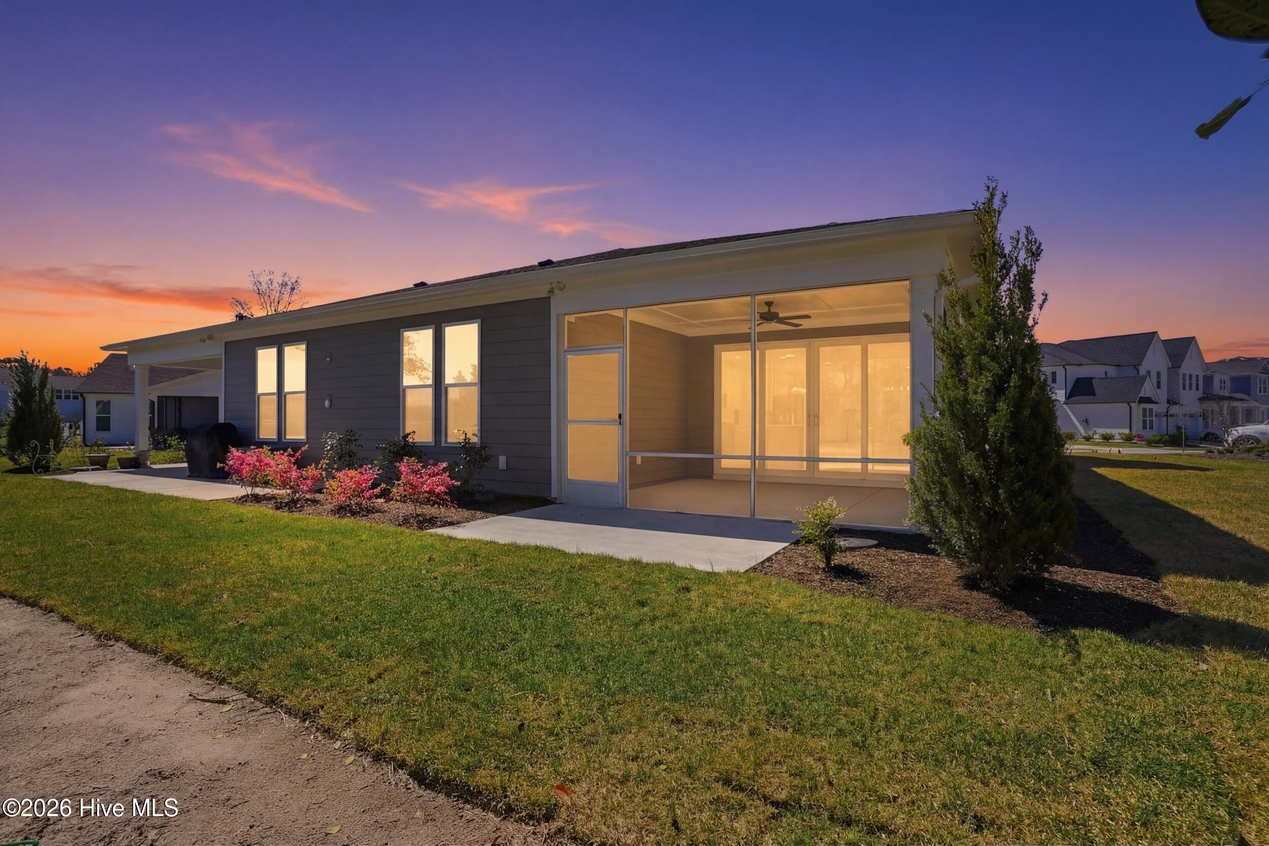 100561553 | Photo 32