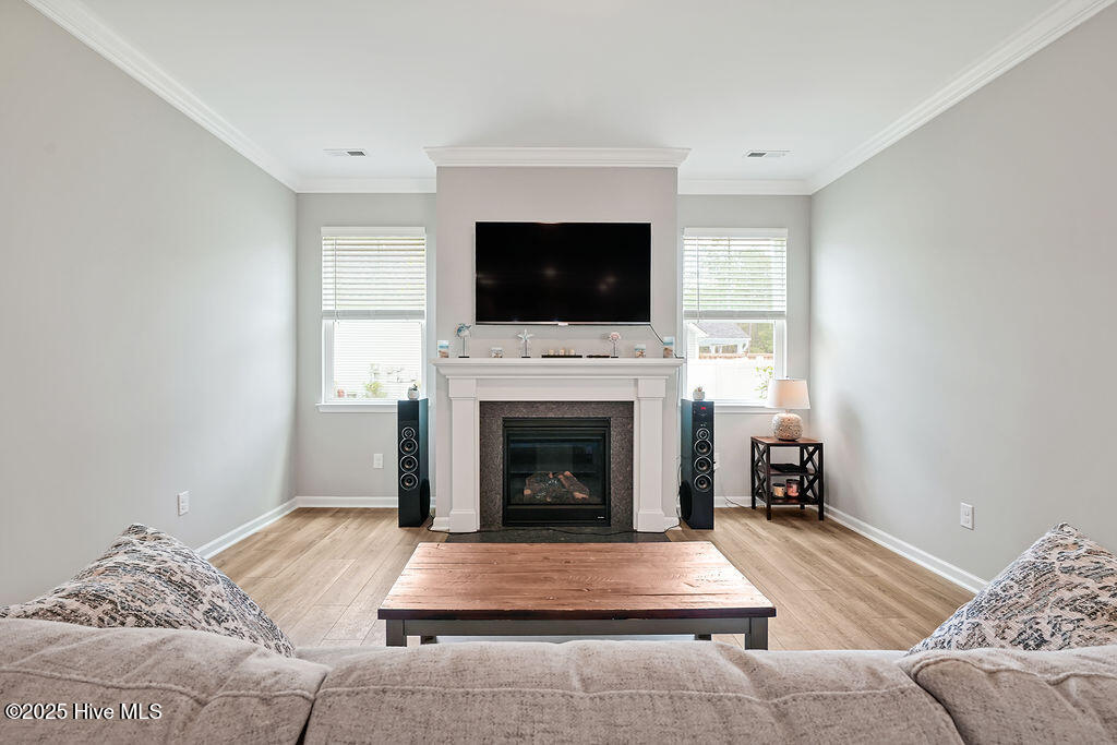 100563599 | Photo 40