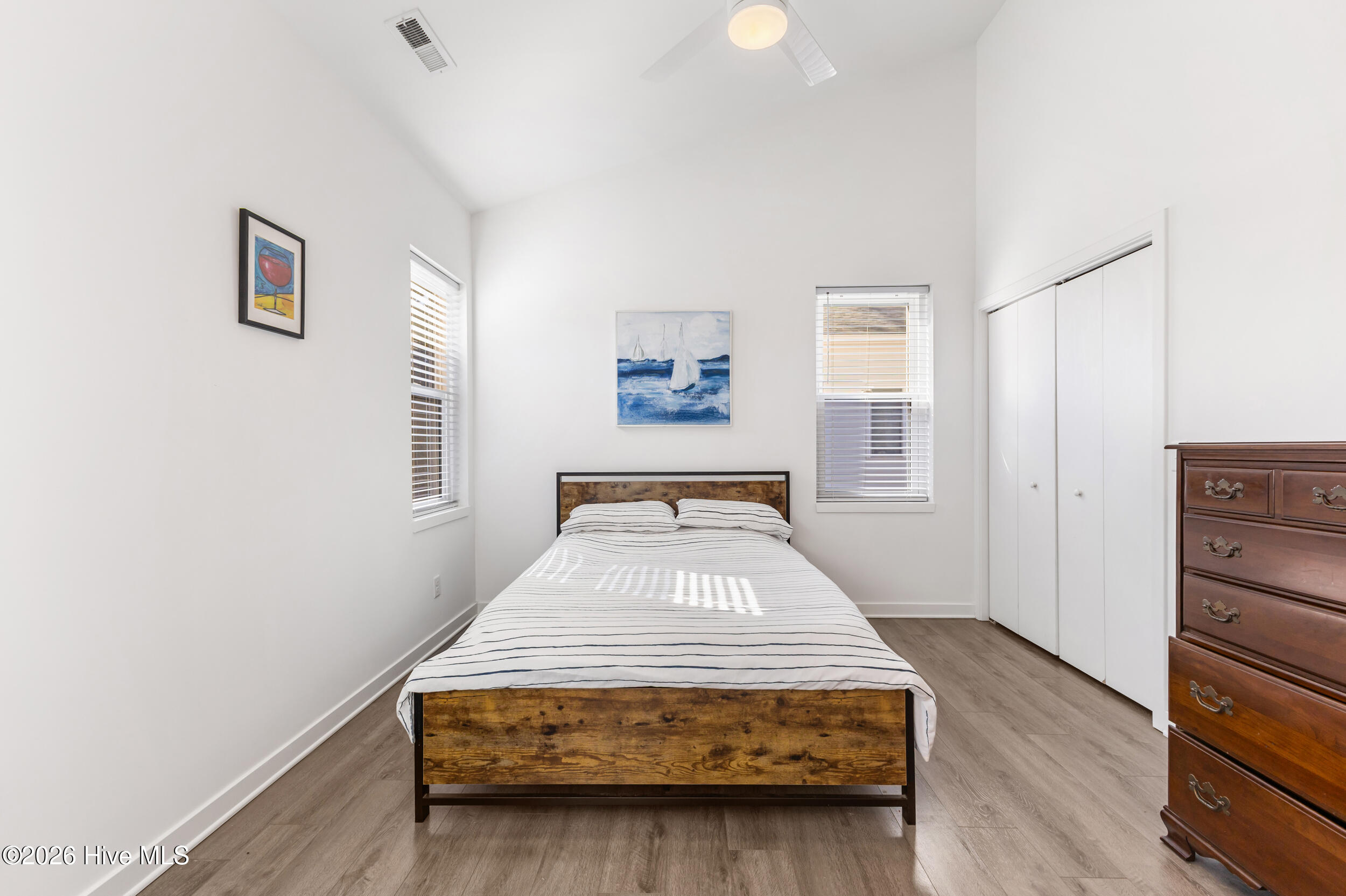 100557840 | Photo 15