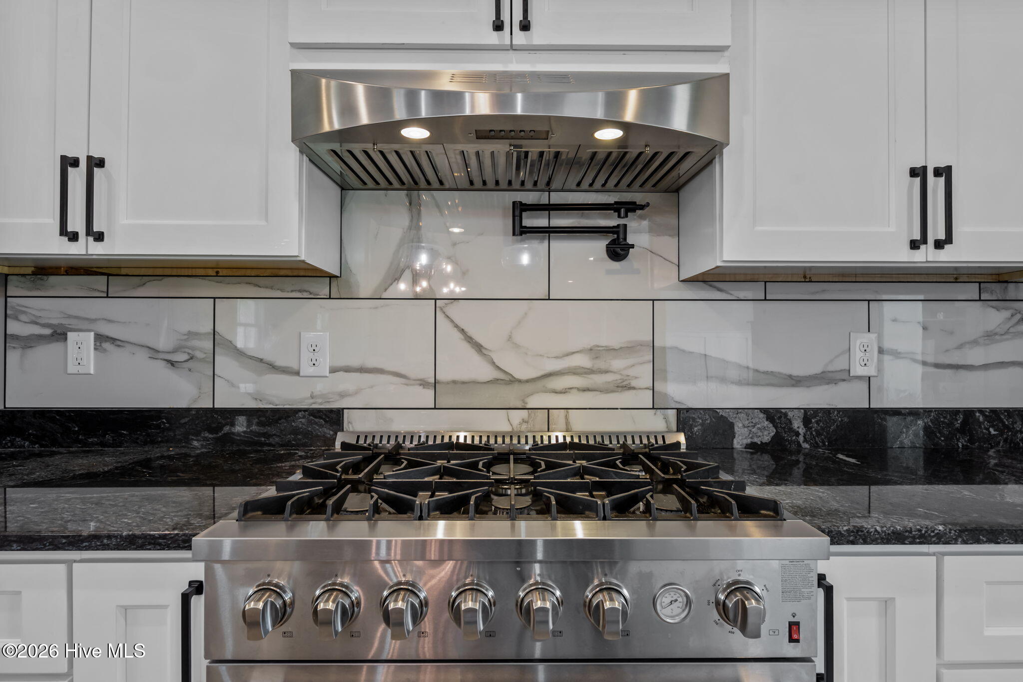 100564402 | Photo 13