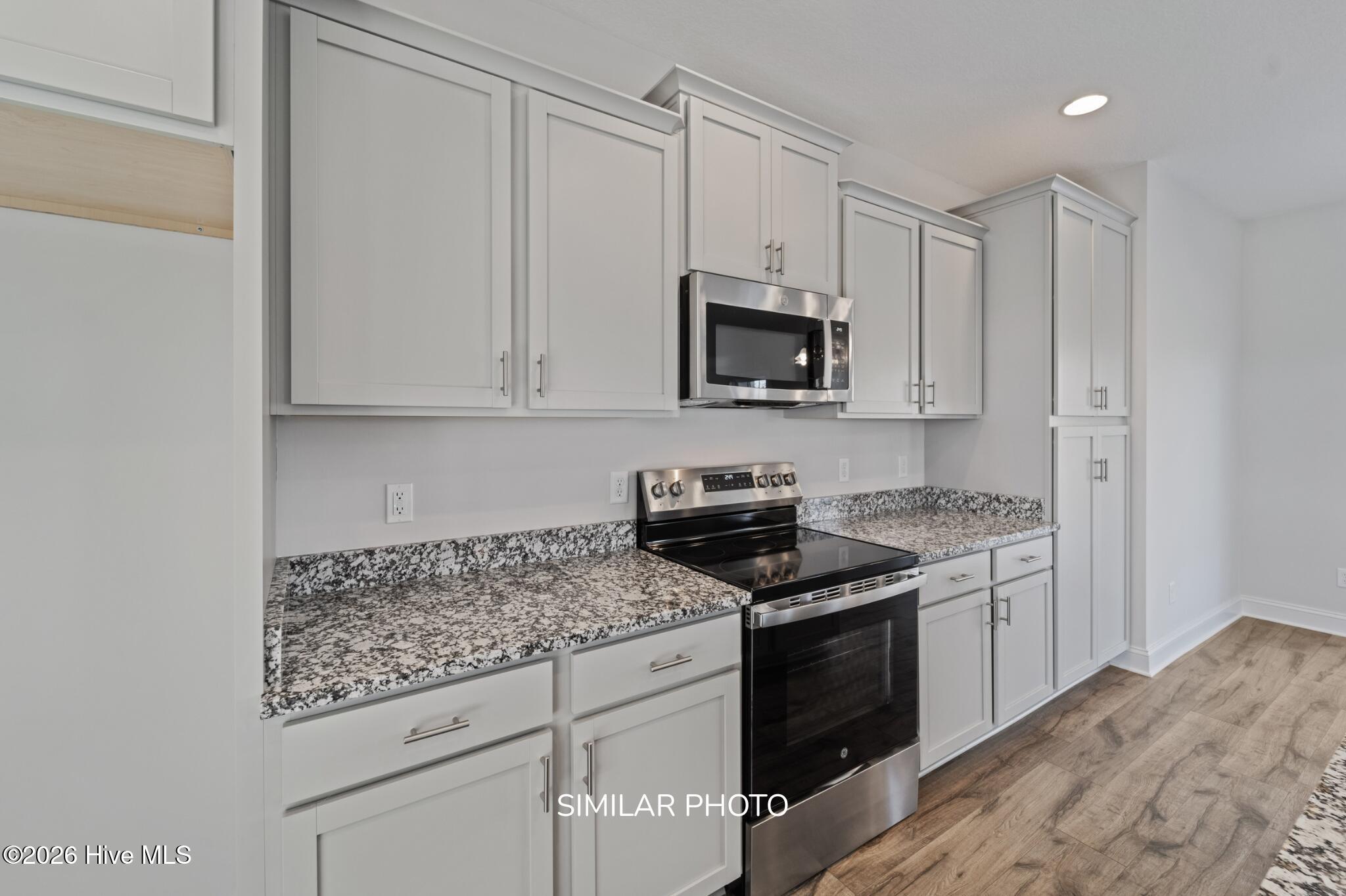 100548322 | Photo 23