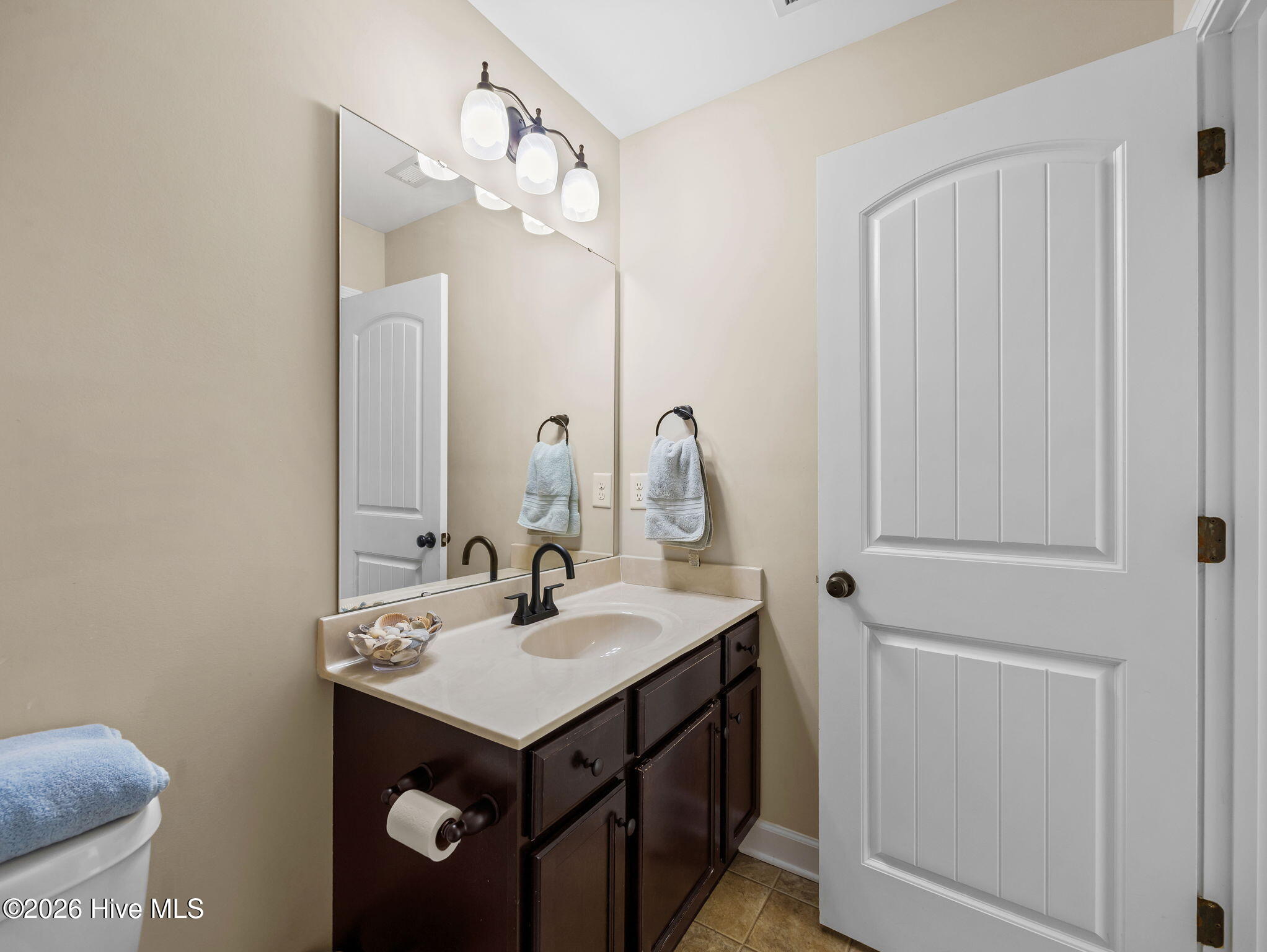 100562317 | Photo 35