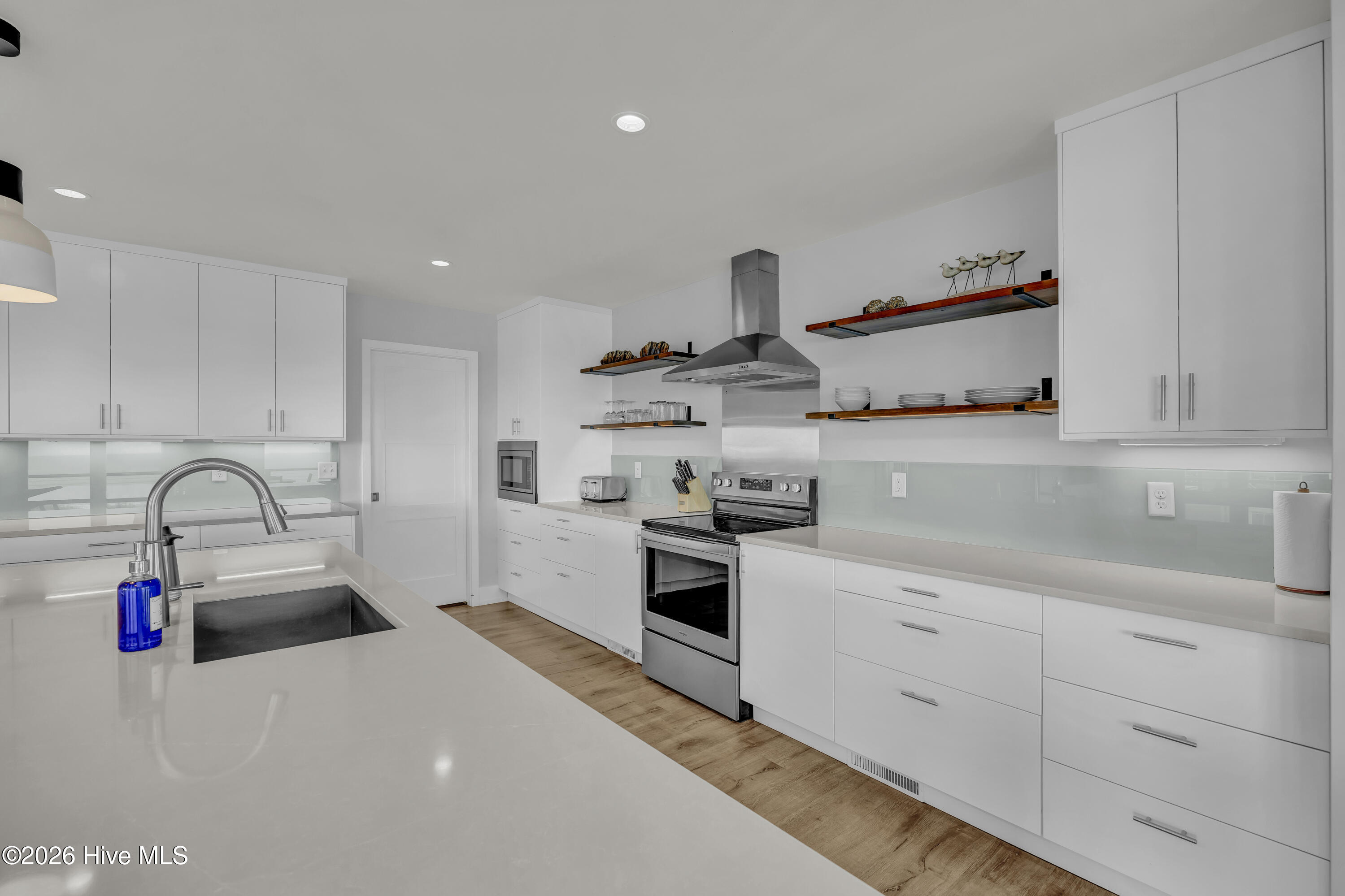 100565280 | Photo 55