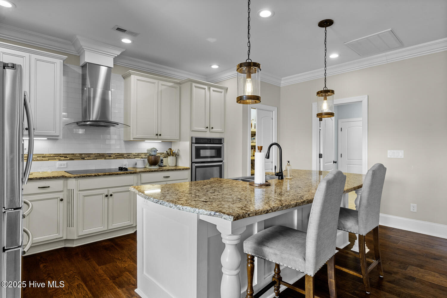 100530635 | Photo 14