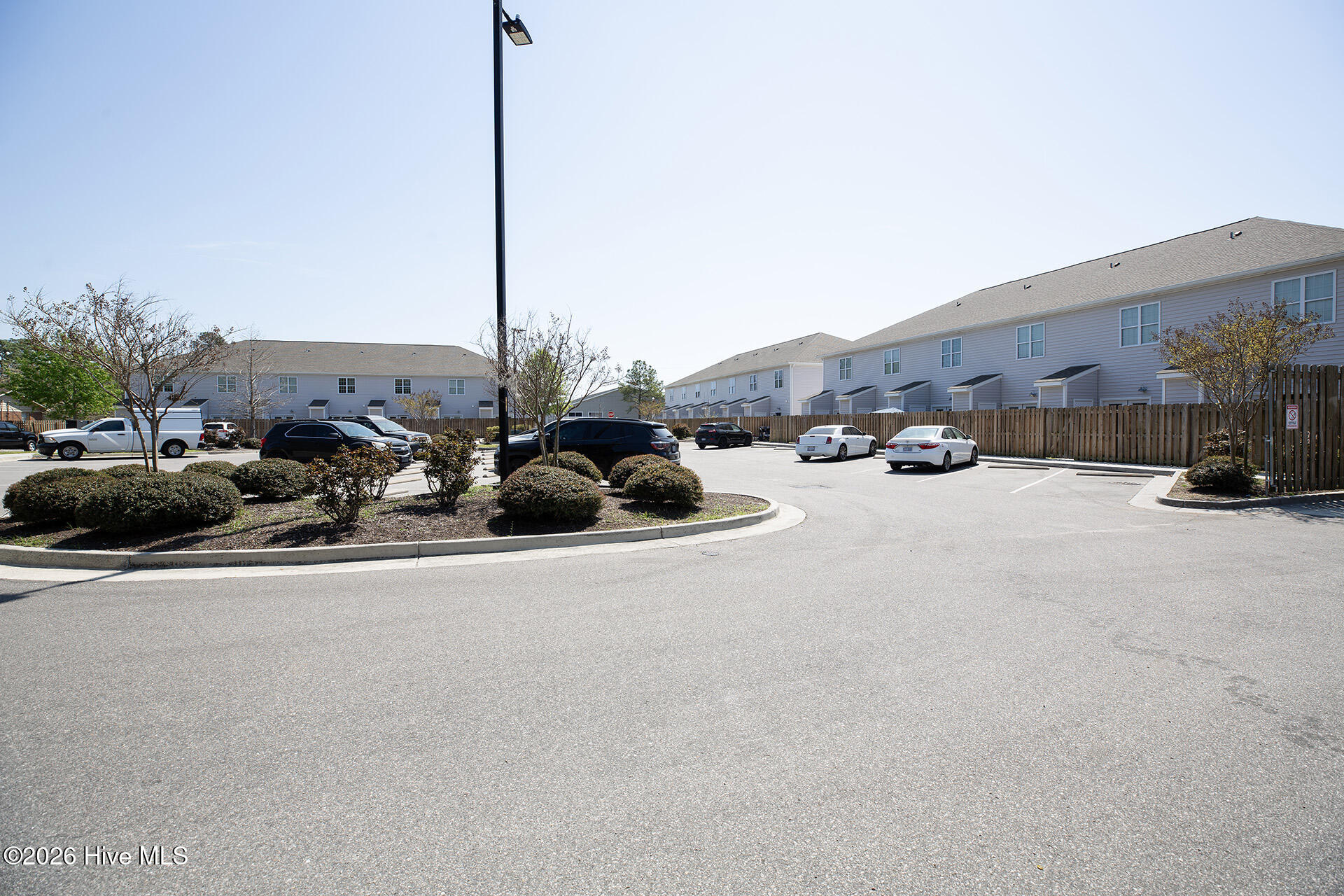 100562810 | Photo 38