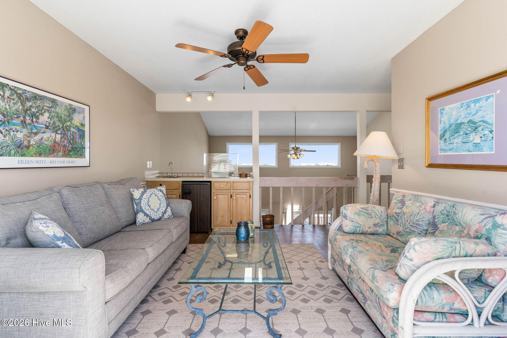 100566537 | Photo 32