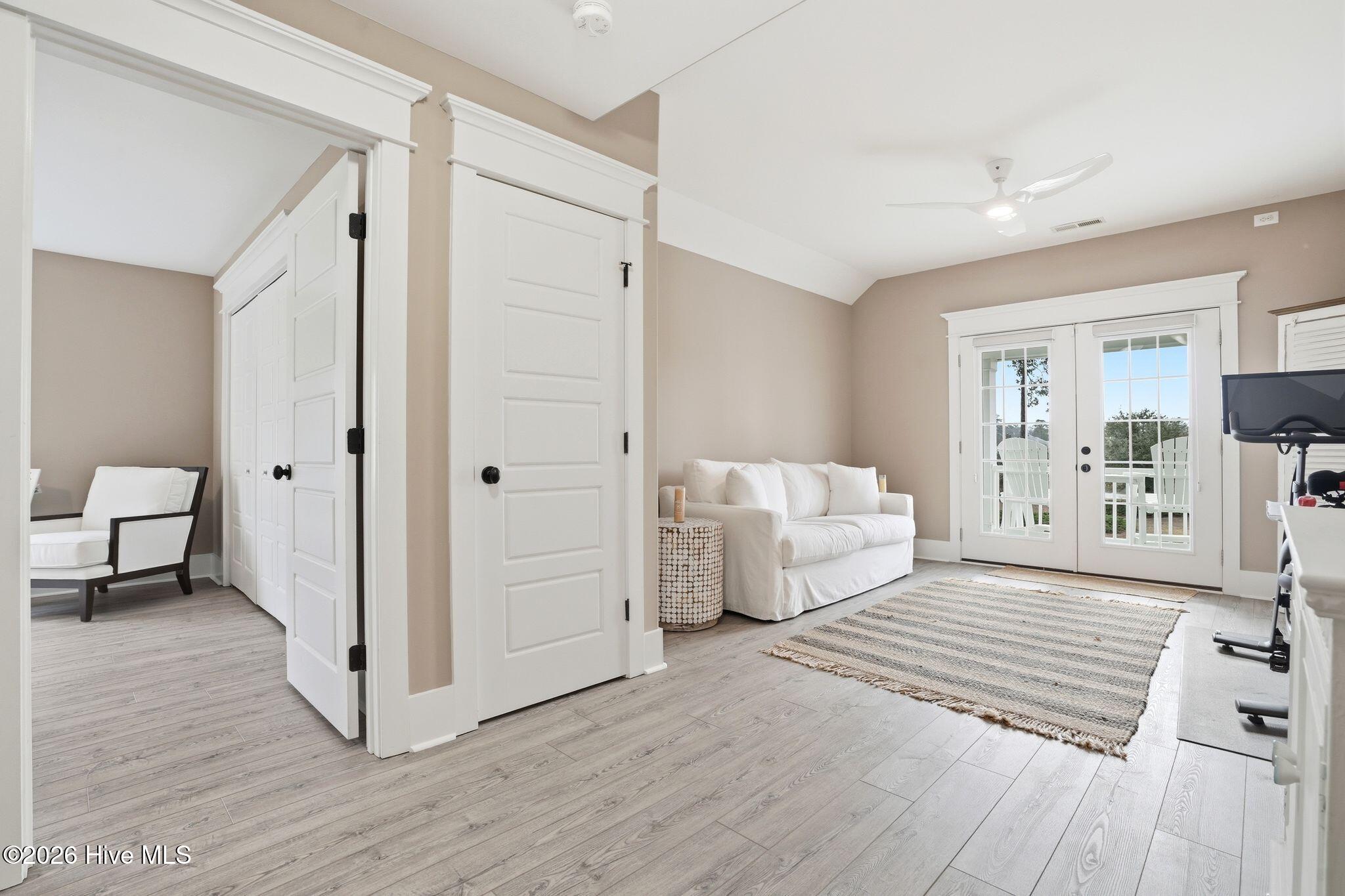 100559080 | Photo 50