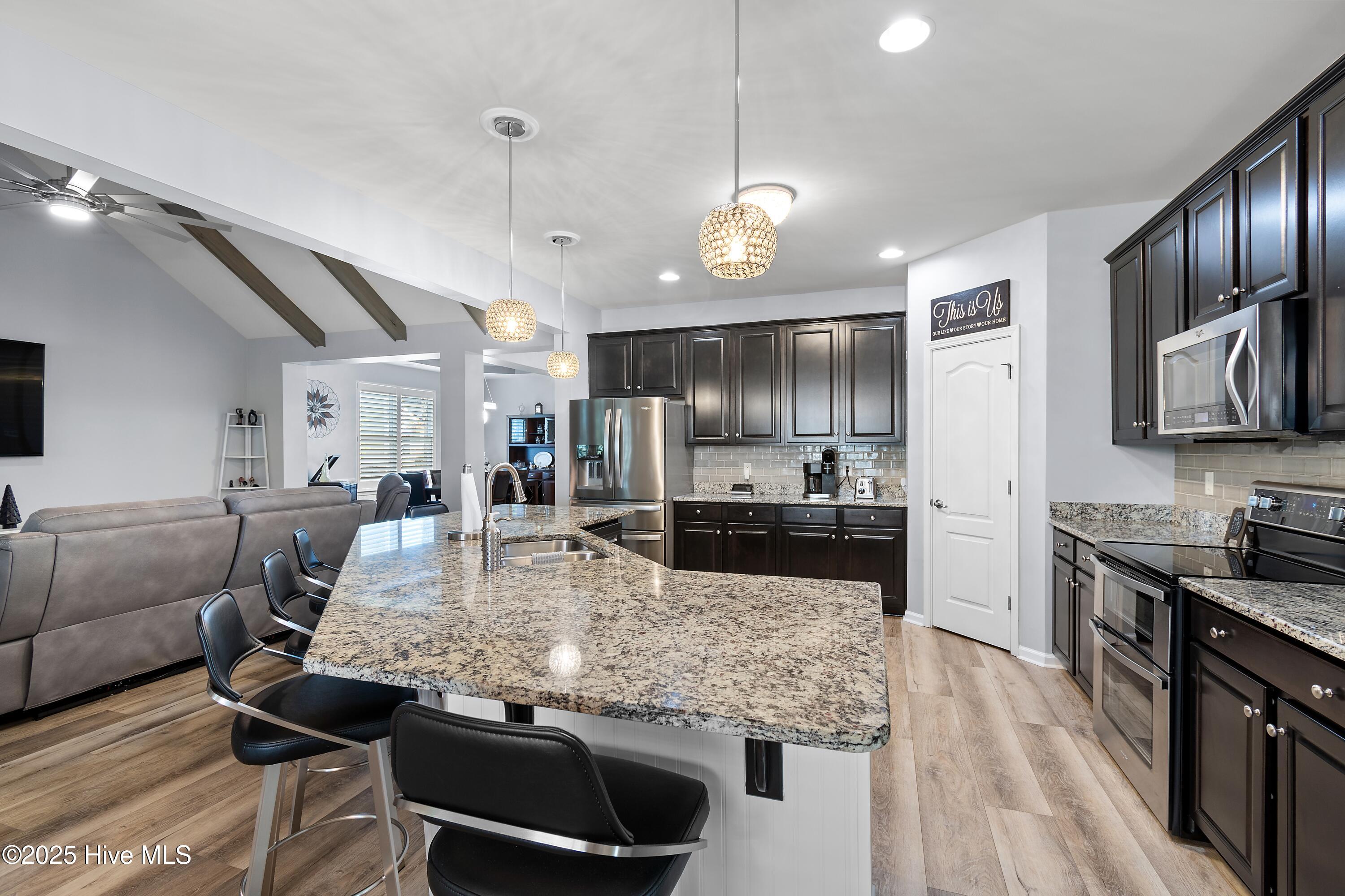 100542898 | Photo 23