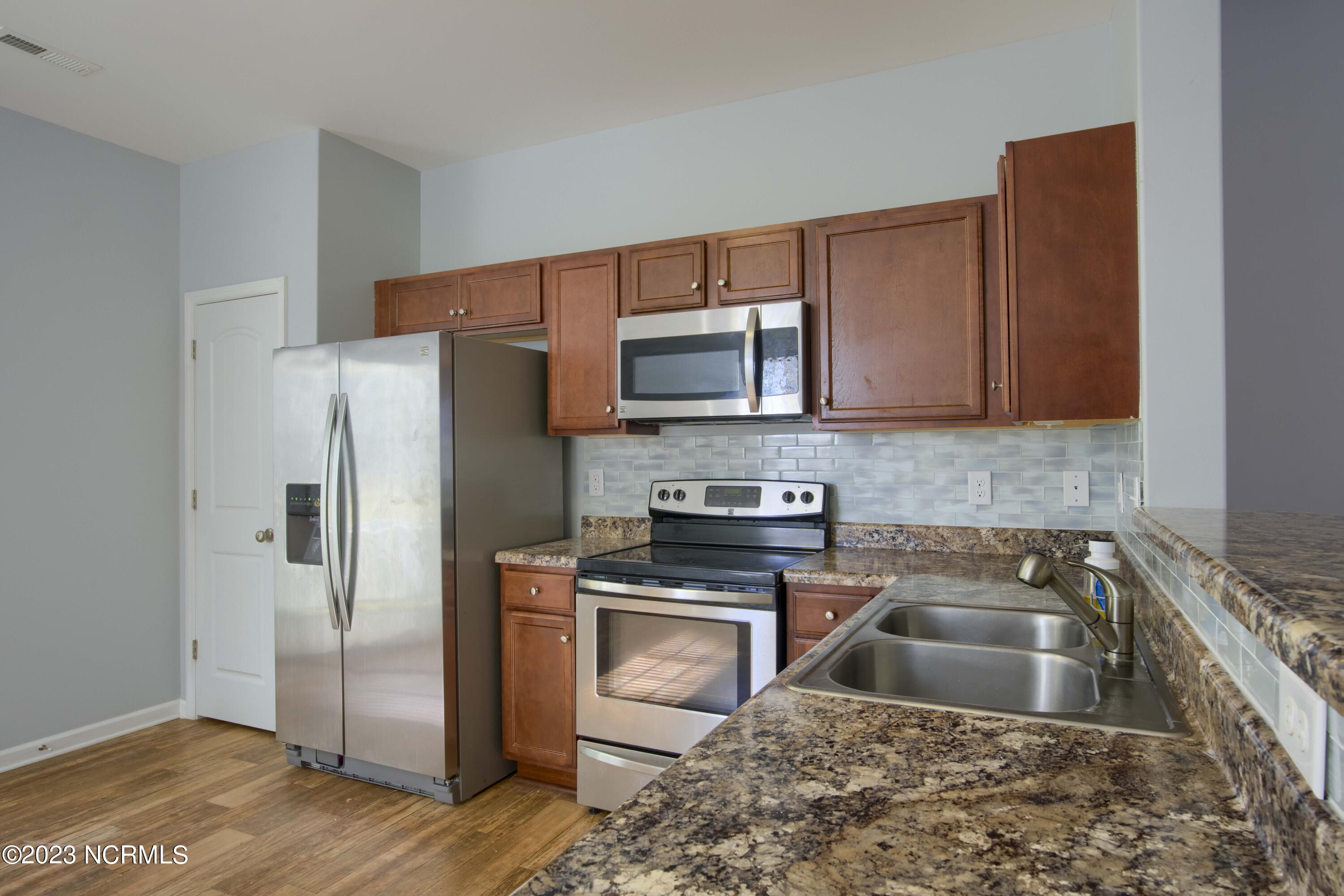 100534630 | Photo 15