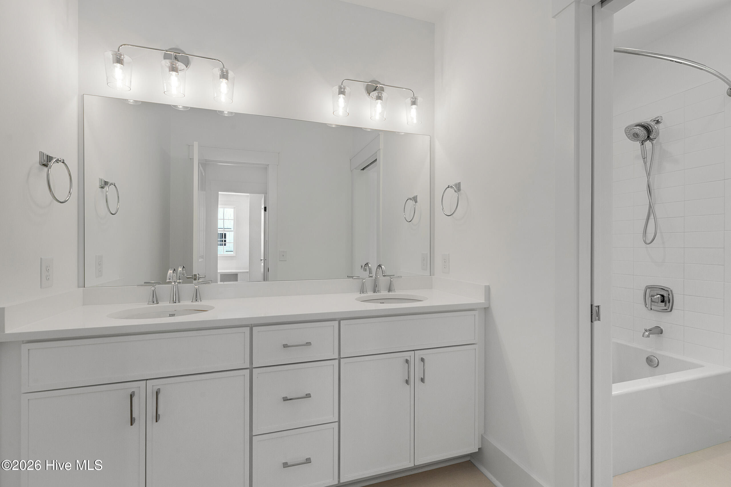 100519914 | Photo 59