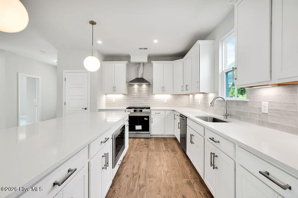 100550768 | Photo 40