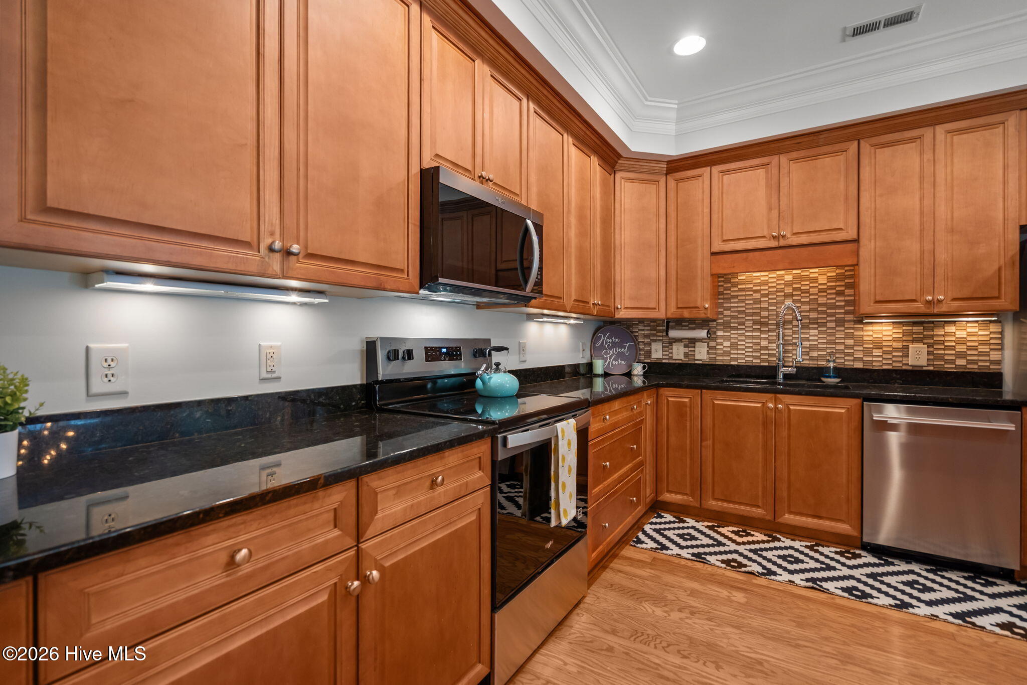 100563251 | Photo 12