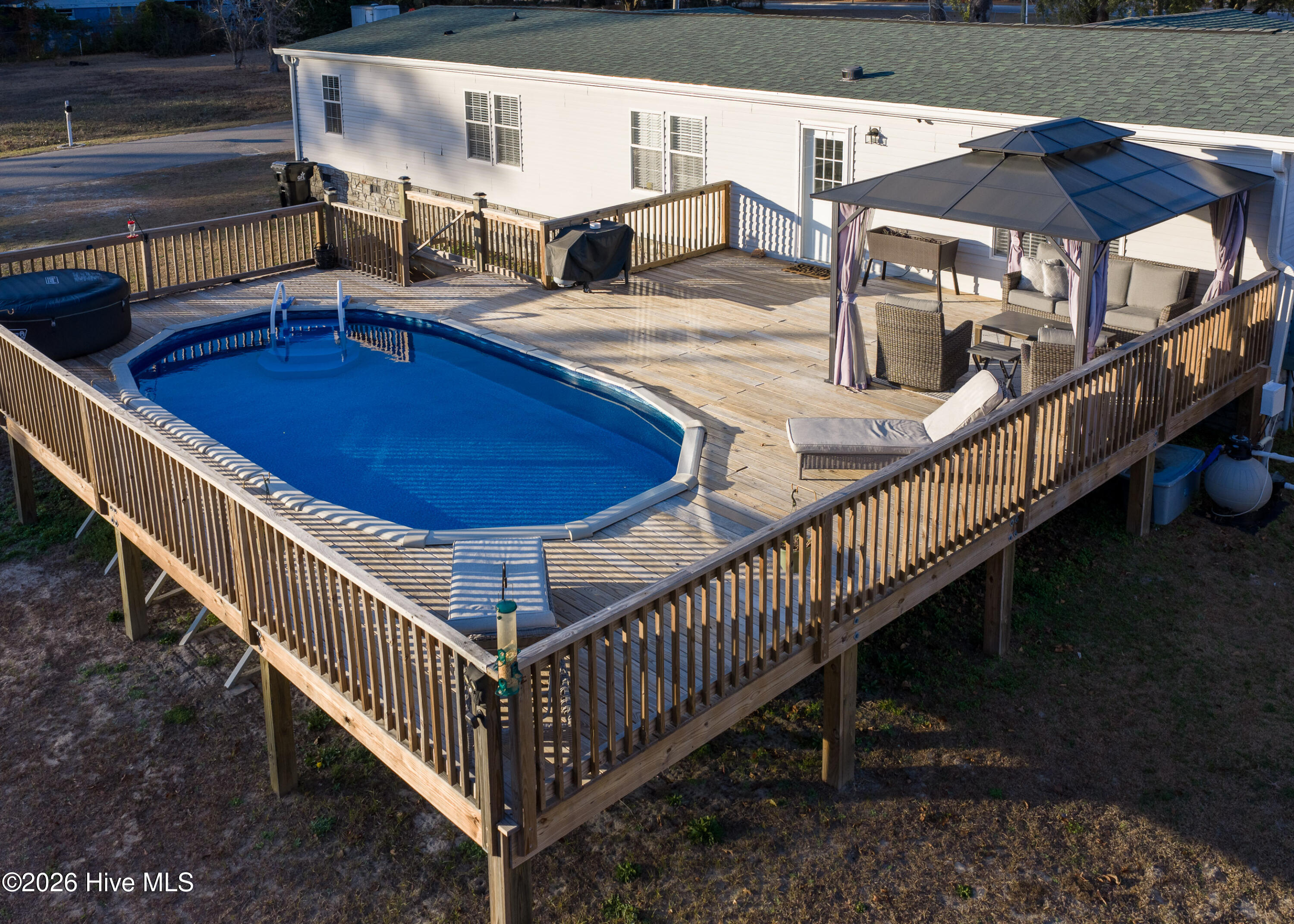 100548742 | Photo 43