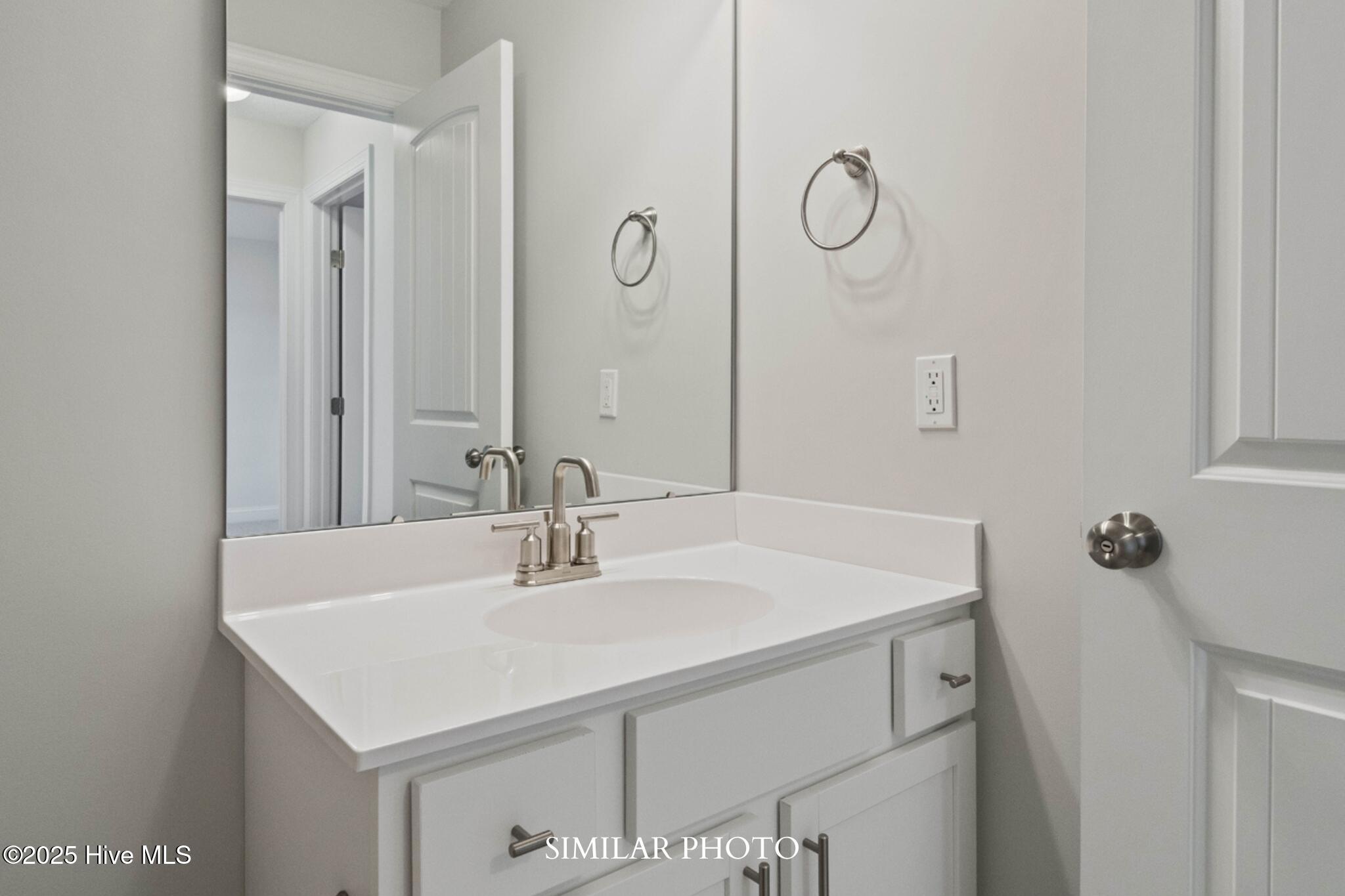 100536102 | Photo 22