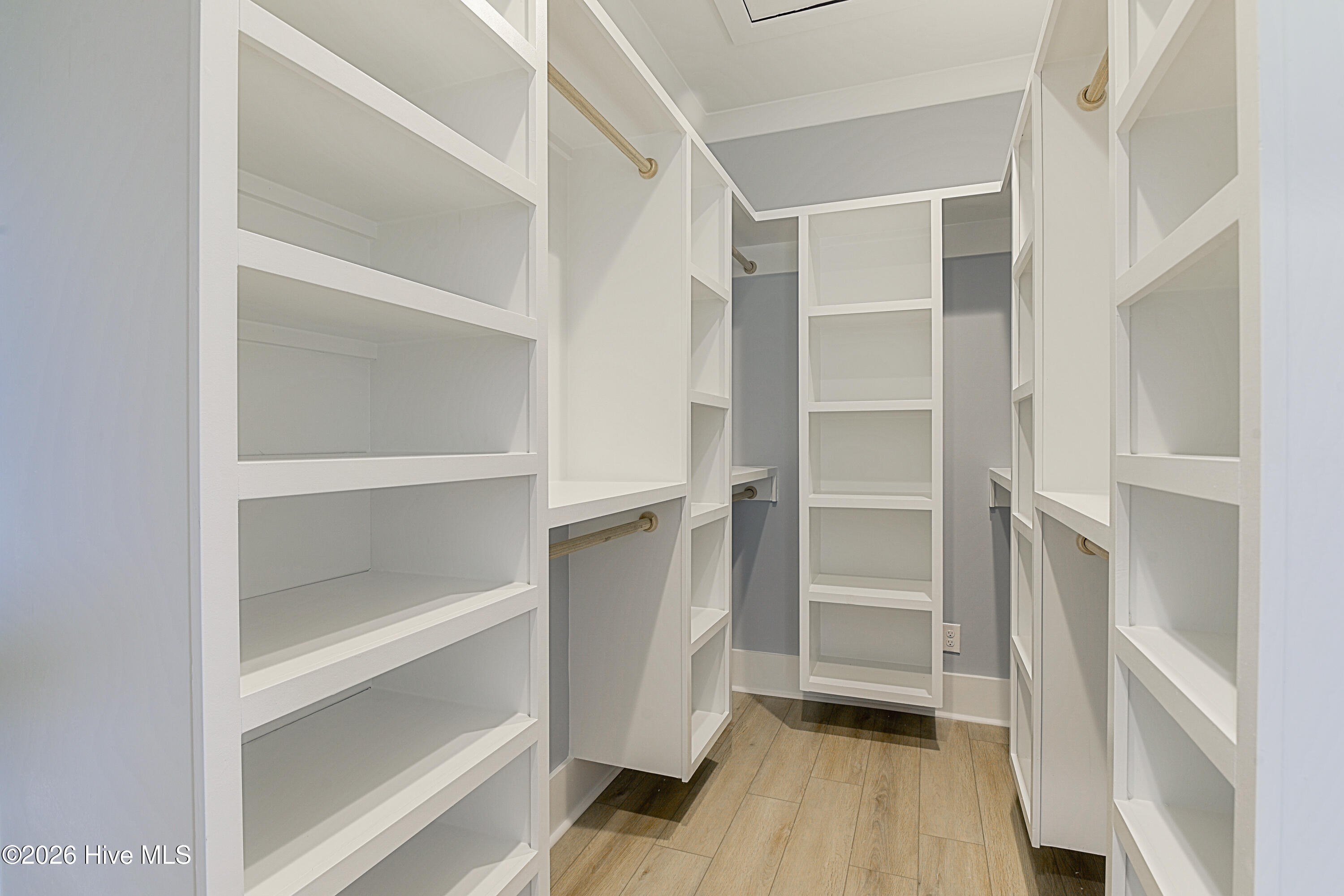 100547118 | Photo 33