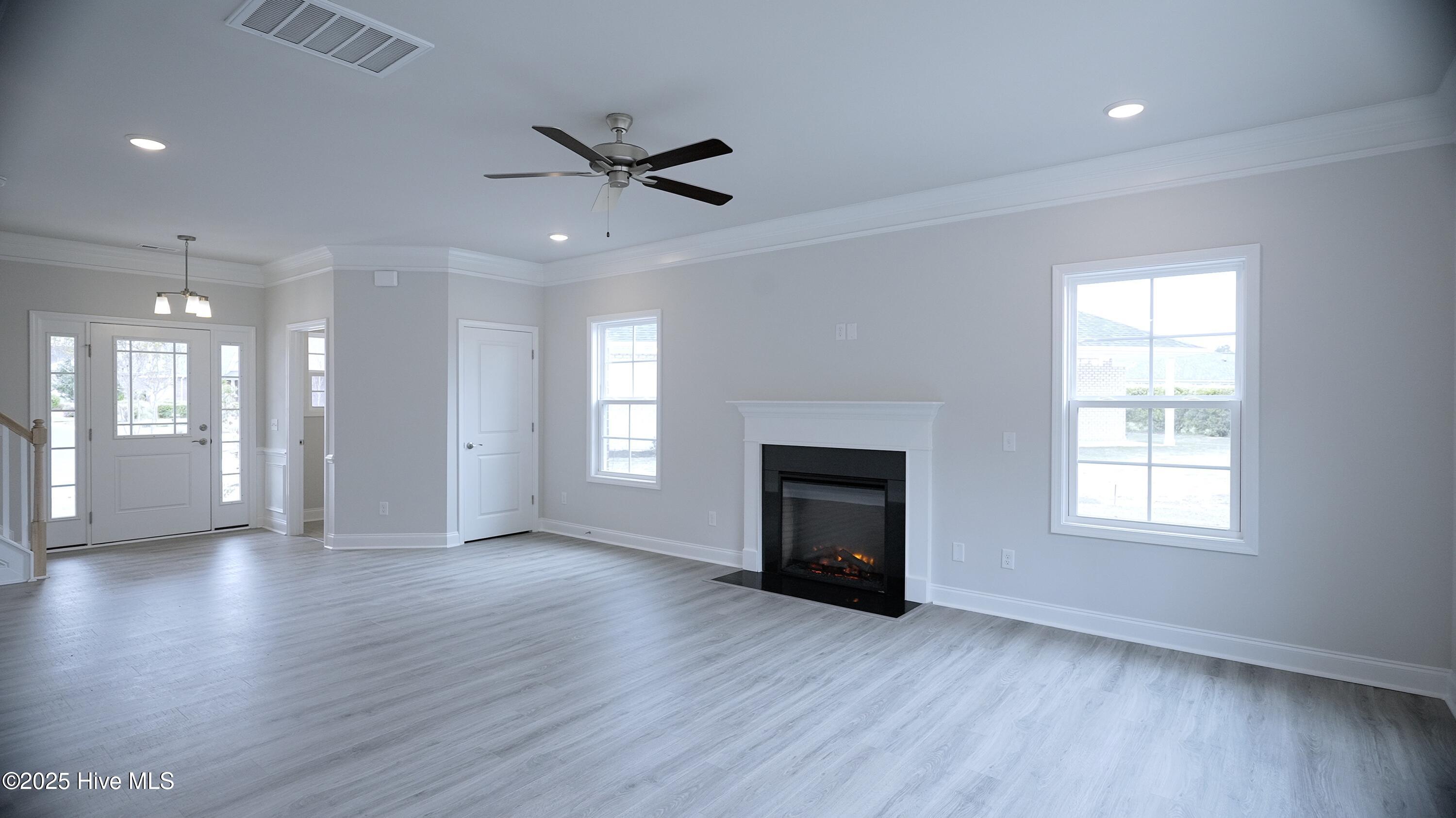 100420990 | Photo 11