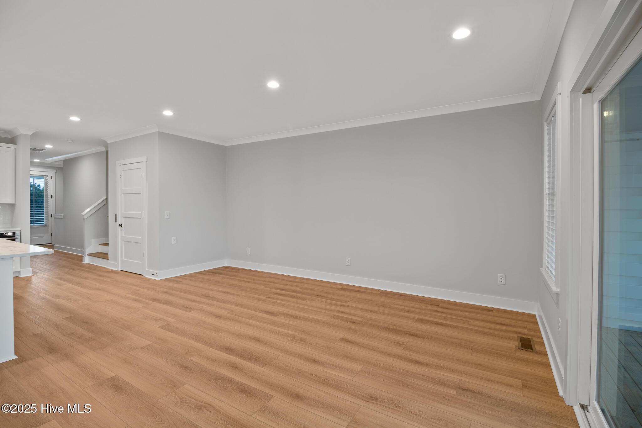 100545978 | Photo 18